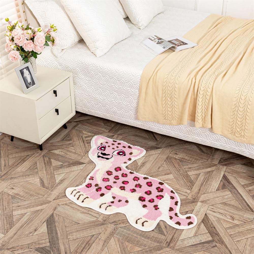 Fun Pink Leopard Bath Mat for Bathroom, Cute Leopard Cartoon Bath Rugs Non Slip Animal Shaped Absorbent Preppy Bathtub Rug Bathroom Decor Aesthetic Plush Shower Rugs Machine Washable 23.6x39.3in