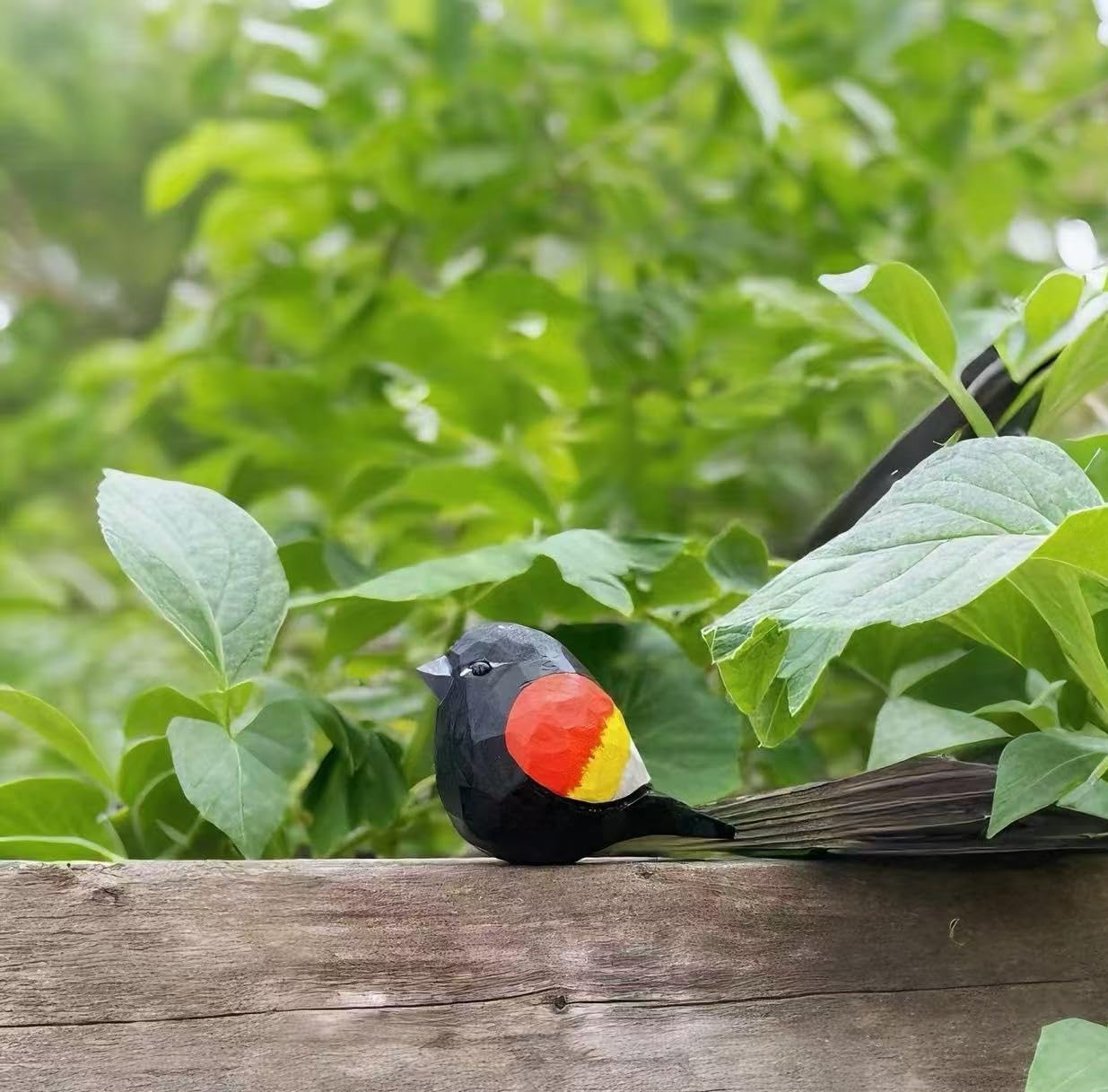 Hand Carved Red-Winged Blackbird Figurines, Hand-Painted Sculpted Wooden Birds with Base, Wood Bird Statues for Home Decor, Ideal Gifts for Bird Lovers
