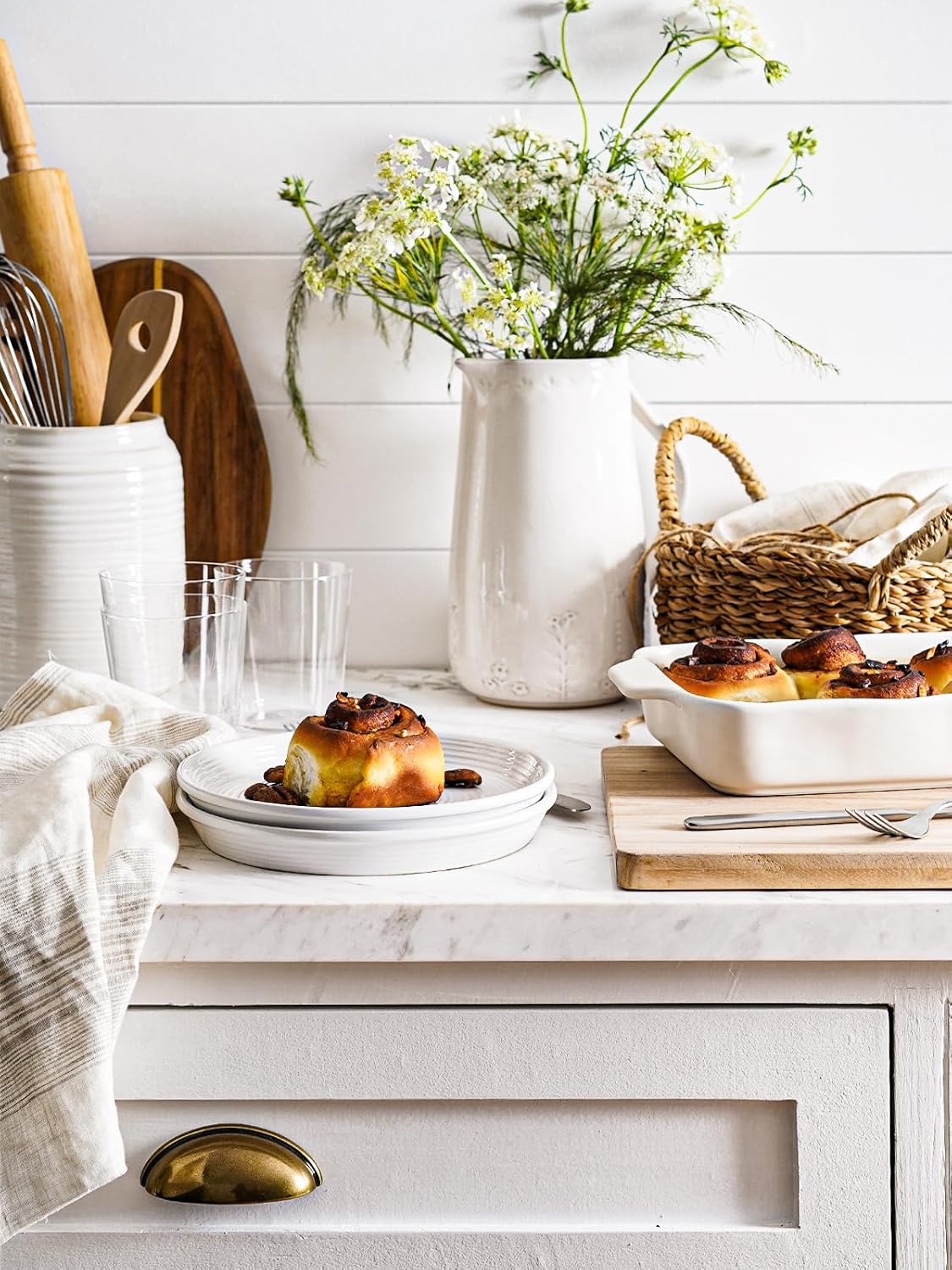 LE TAUCI 16-Piece Ceramic Dinnerware Set with Pasta Bowls (30 oz), Service for 4 – White Farmhouse Plates & Dishes (10" Dinner, 8" Salad, 6" Bowls, 8.5" Pasta) for Housewarming, Wedding Registry Gift