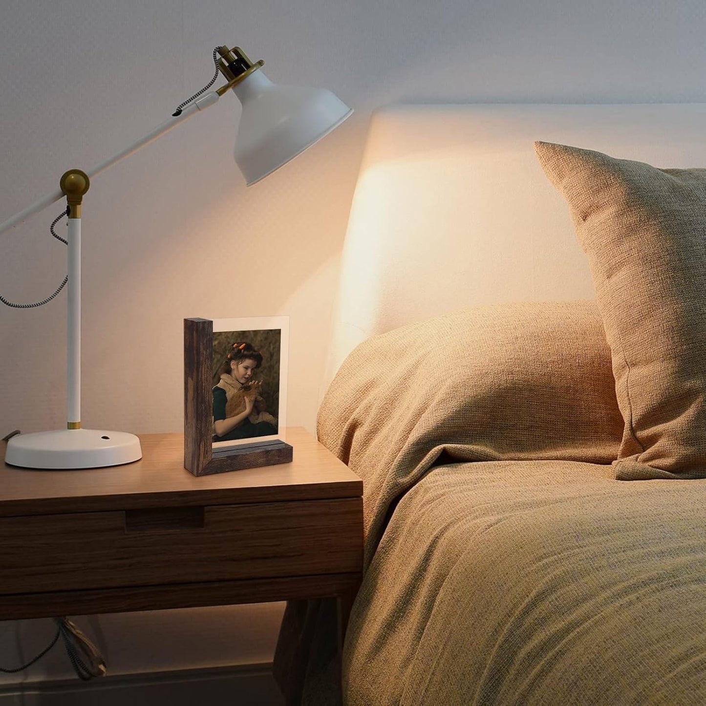 Lavezee 4x6 Picture Frames Set of 2, Rustic L Shaped Double Sided Frames Made to Display 4 by 6 inch Horizontal Vertical Photos for Desktop or Tabletop