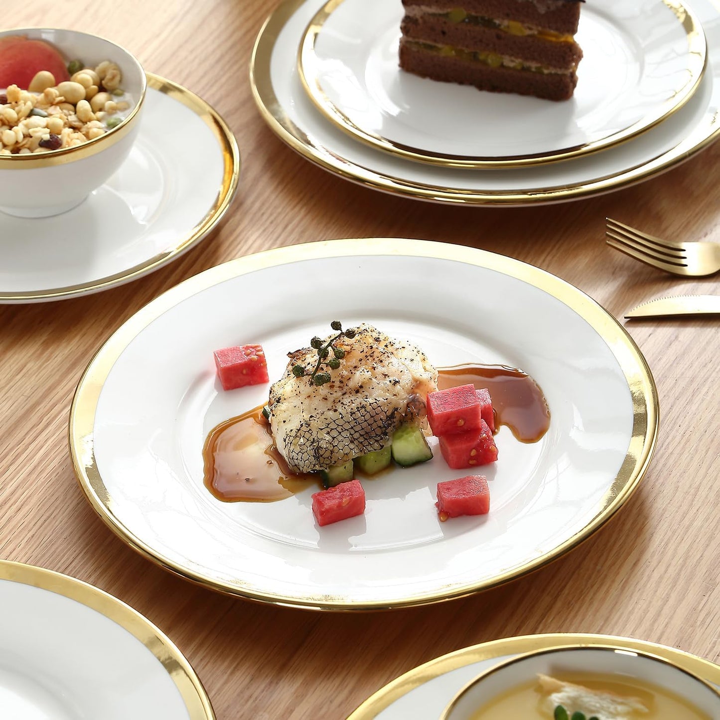 Dinner Plates, Set of 6, 10 inch,White Porcelain with Gold Trim，Appetizer Plates,Ceramic Round Dessert Serving Plates for Bread, Salad, Snack and Finger Food,Elegant Ceramic Dinner Plates