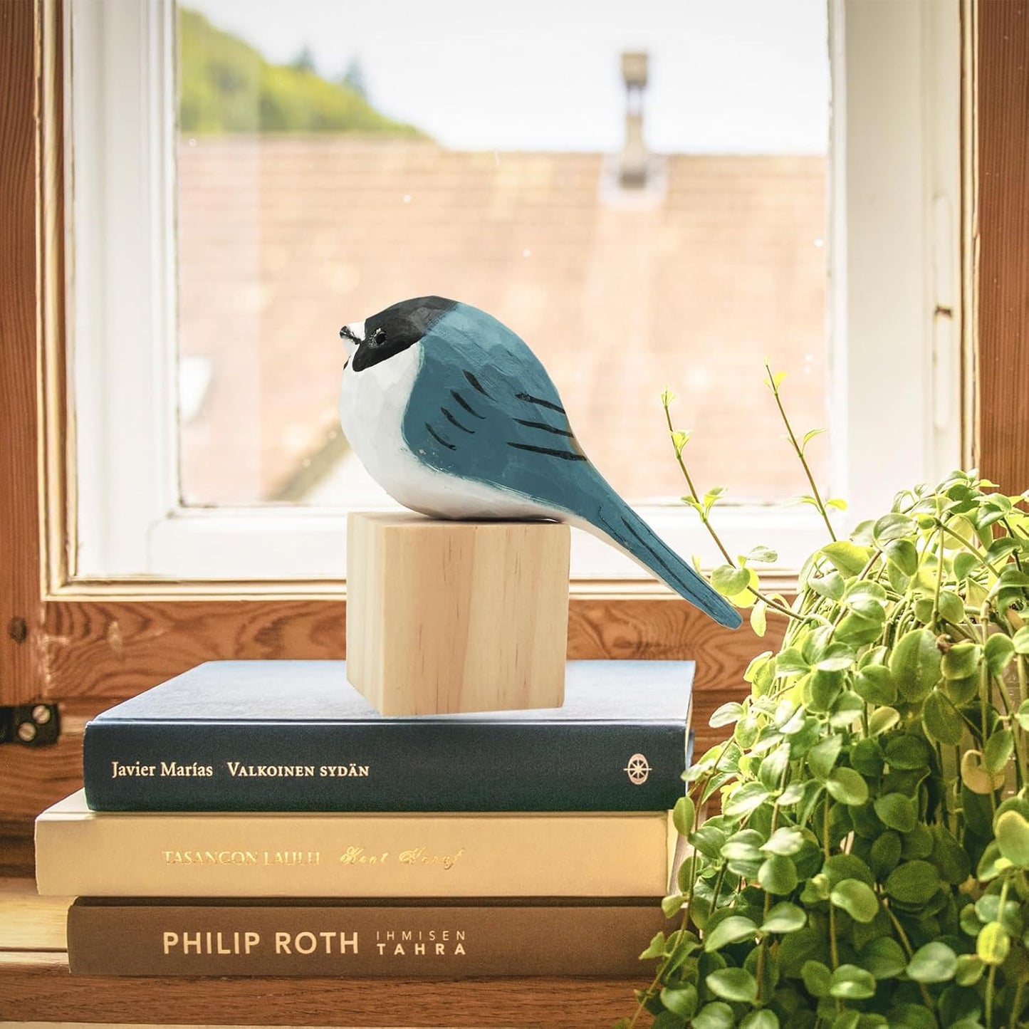 DIYOMR Hand Carved Wooden Bird Statue, Art Animal Sculpture with Wood Block, Vivid Blue Sparrow for Gift Home Table Ornament Decor