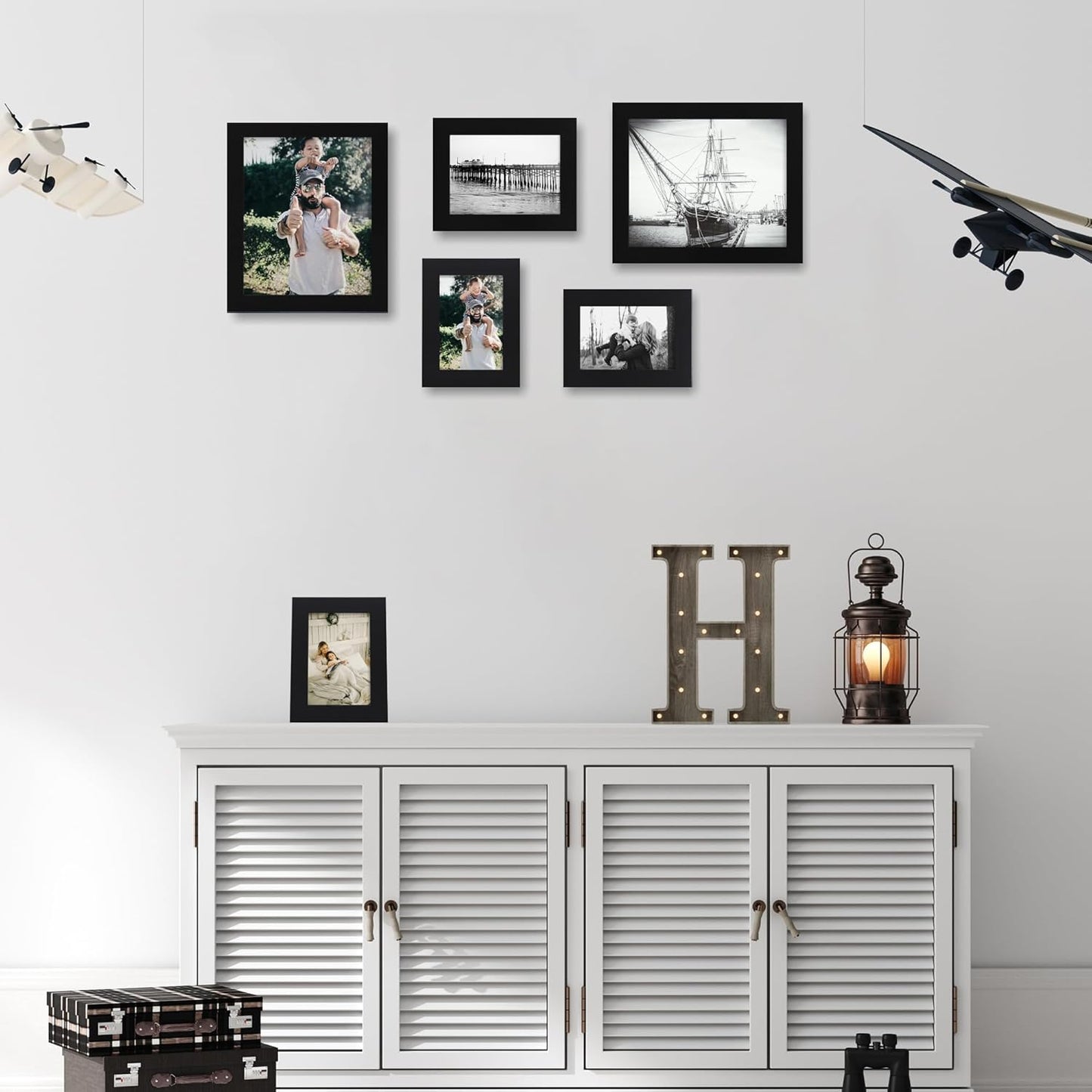 iRahmen 5x7 Picture Frame Set of 2 with HD Glass, Black Wood Photo Frames Display 4x6 Picture with Mat or 5 x 7 Without Mat for Horizontal or Vertical Tabletop and Wall Mounting