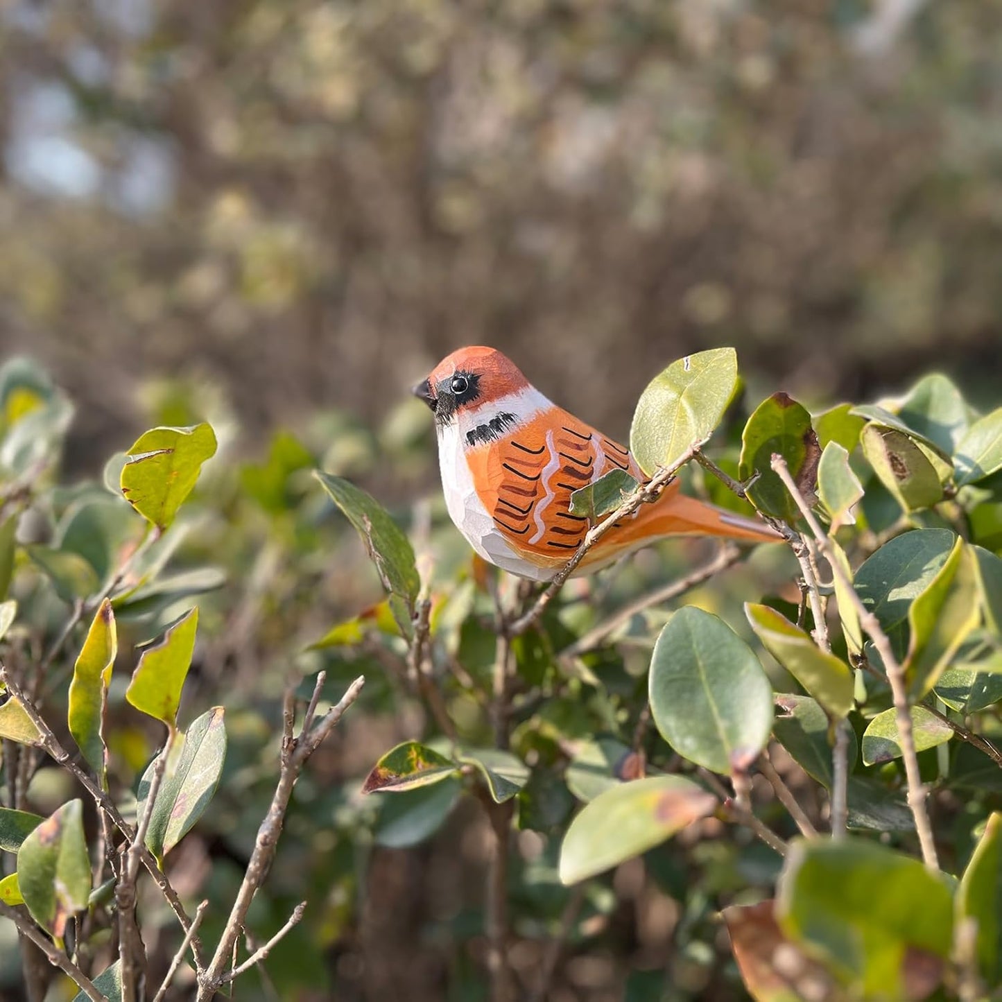 Hand Carved Bird Figurines, Hand-Painted Sculpted Wooden Birds, Wood Bird Sculptures for Home Decoration, Hand Crafted Life Like Bird Statues, Ideal Gifts for Bird Lovers (Sparrow)