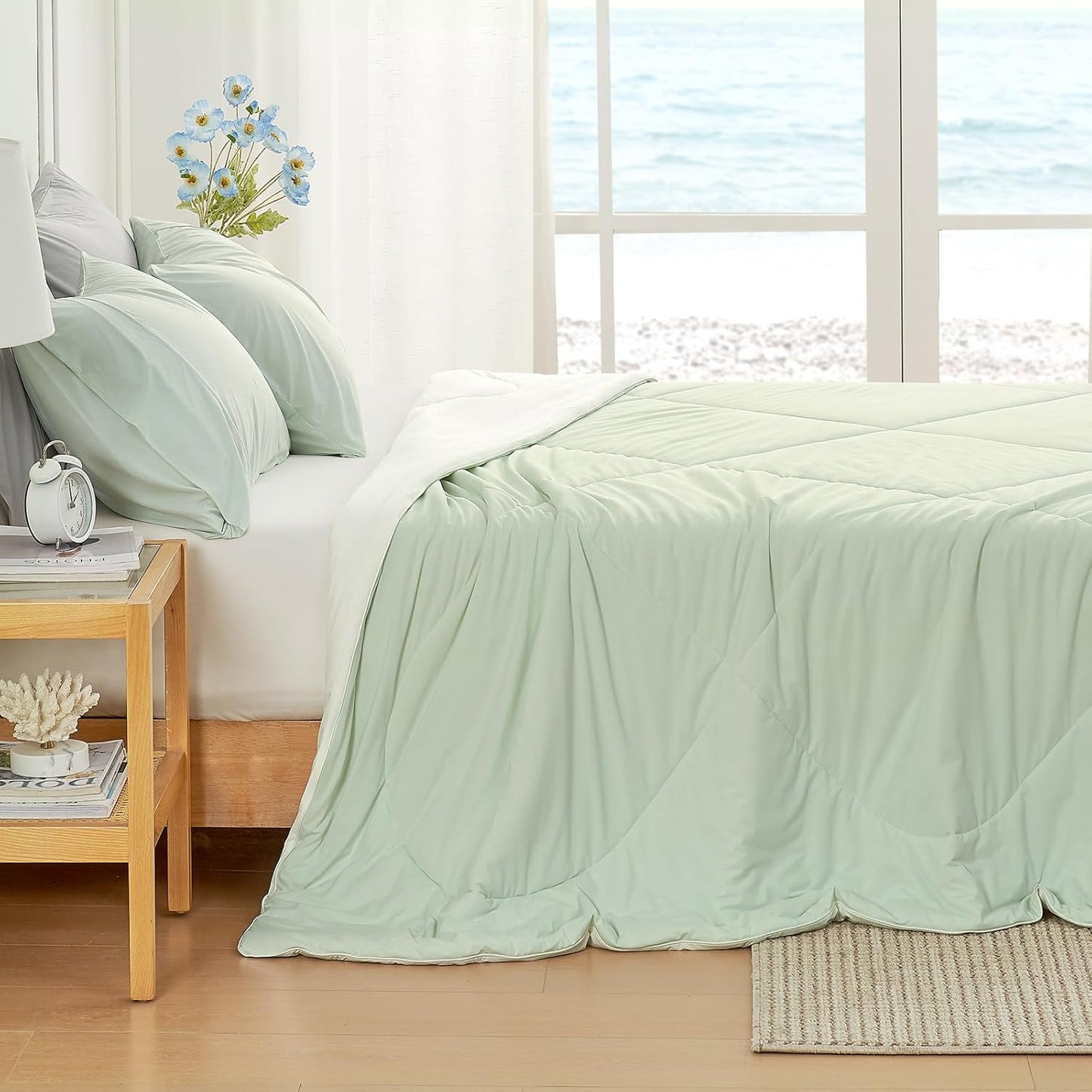 Cozy Bliss Cooling Comforter Queen Size, Cooling Blankets for Hot Sleepers and Night Sweats, Light Mint Green Cream Summer Comforter for Queen Size Bed, Breathable Soft Lightweight Silk Smooth