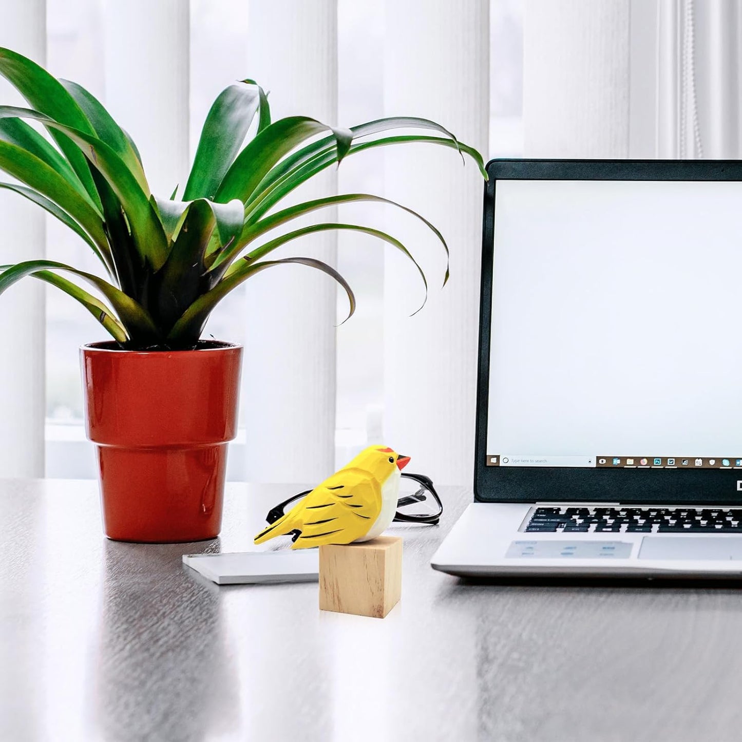 DIYOMR Bird Figurine, Hand Carved Birds Wood Décor, Art Animal Wooden Sculpted Bird with Wood Block, Vivid Bird Statue for Gift Home Table Ornament Decor (Yellow Bird)