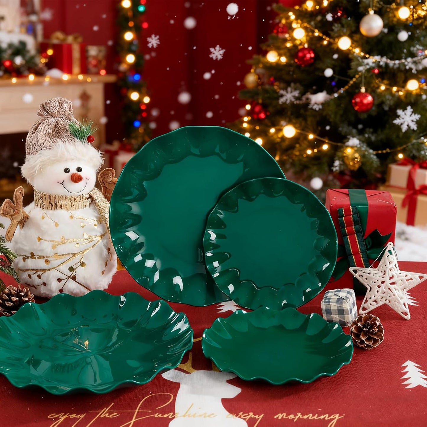 LIYH 50 Pcs Dark Green Plastic Plates Reusable Christmas Plastic Plates Green Christmas Plate Unbreakable Holiday Dinnerware Set Fancy Scalloped Plate Dishwasher Safe BPA Free (25Guests)