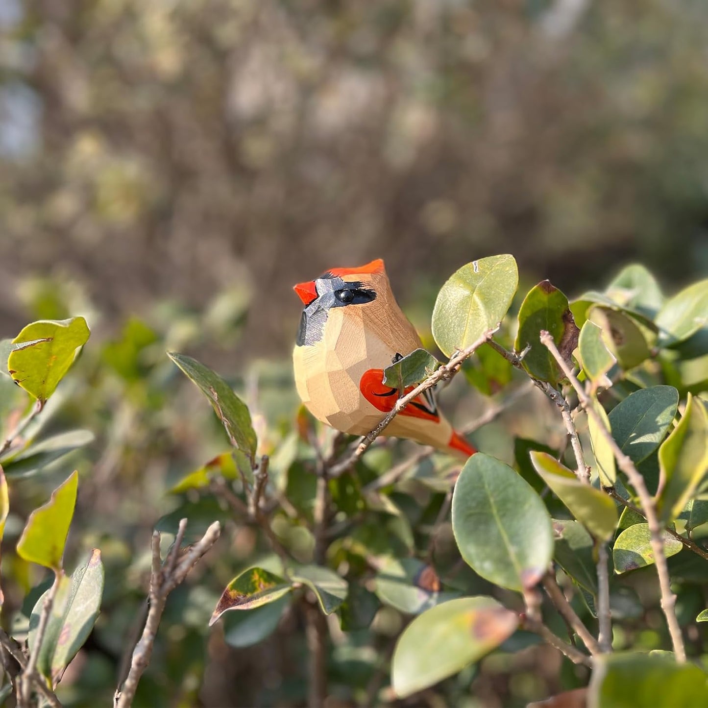 Hand Carved Bird Figurines, Hand-Painted Sculpted Wooden Birds, Wood Bird Sculptures for Home Decoration, Hand Crafted Life Like Bird Statues, Ideal Gifts for Bird Lovers (Female Cardinal)