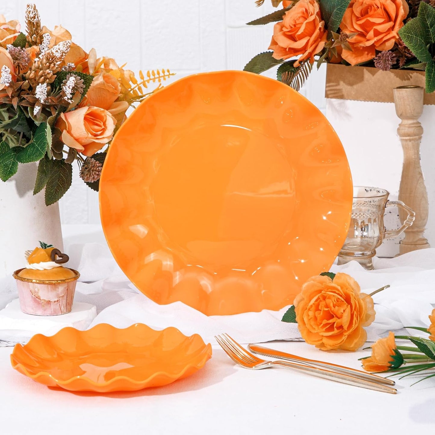 LIYH 20 Pcs 7.5 Inch Orange Plastic Plates Reusable - Unbreakable Dessert Scalloped Plates-Dishwasher Safe for Halloween & Thanksgiving Party BPA Free