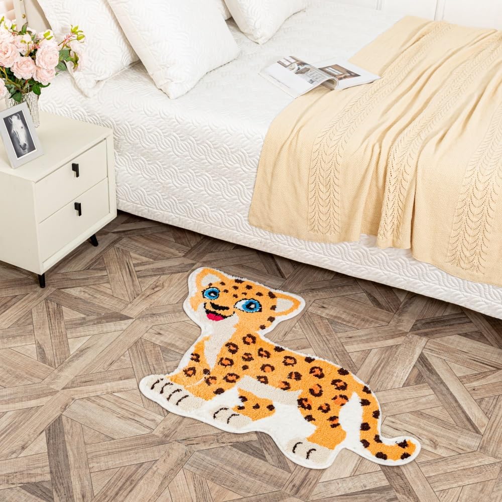 Fun Gold Leopard Bath Mat for Bathroom, Cute Leopard Cartoon Bath Rugs Non Slip Animal Shaped Absorbent Preppy Bathtub Rug Bathroom Decor Aesthetic Plush Shower Rugs Machine Washable 23.6x39.3in