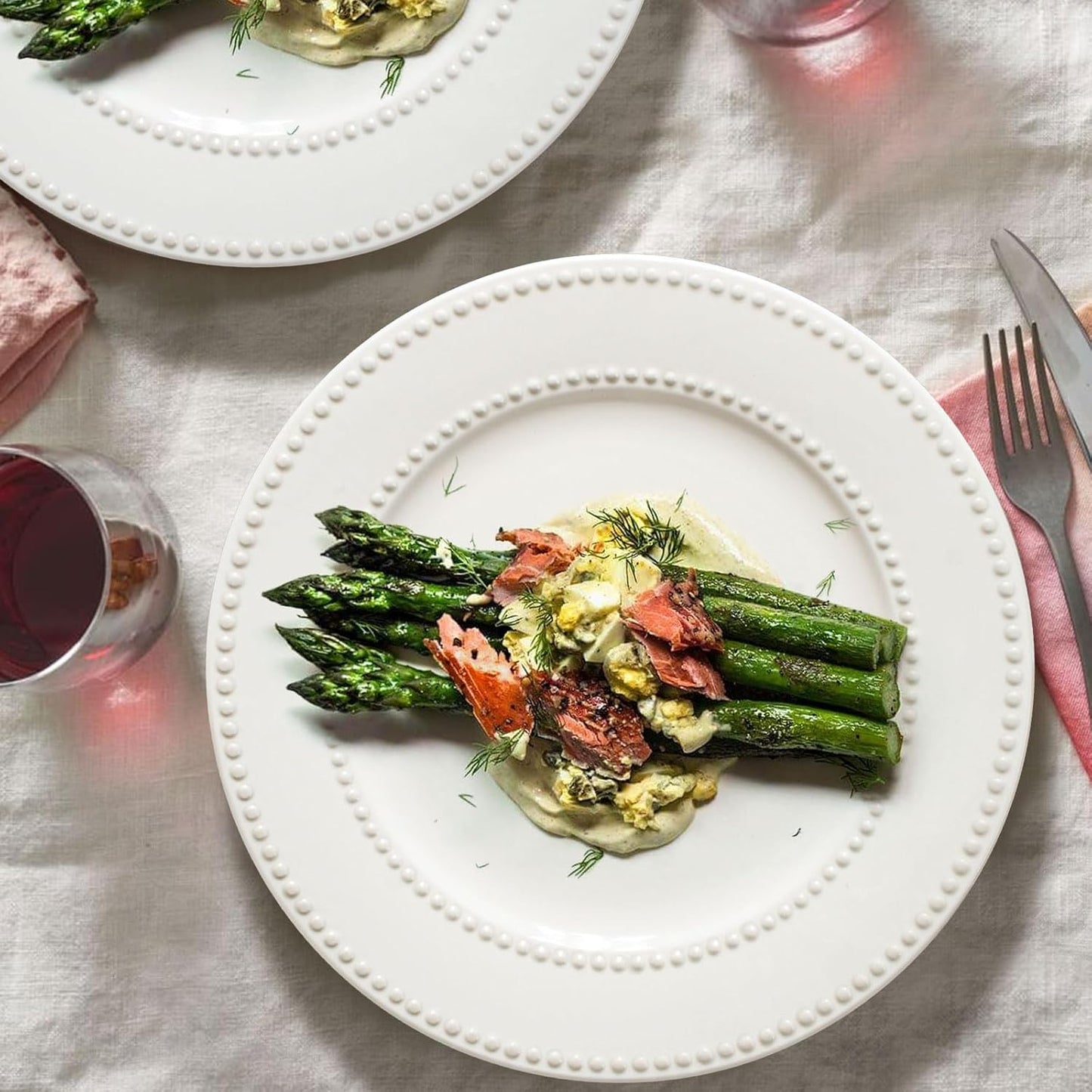 Dinner Plates Set of 4, 10.5 inch White Ceramic Plates, Embossed Salad Plates, Serving Plates for Steak Appetizer, Reusable Kitchen Dining Plates for Restaurant, Dishwasher Microwave Safe