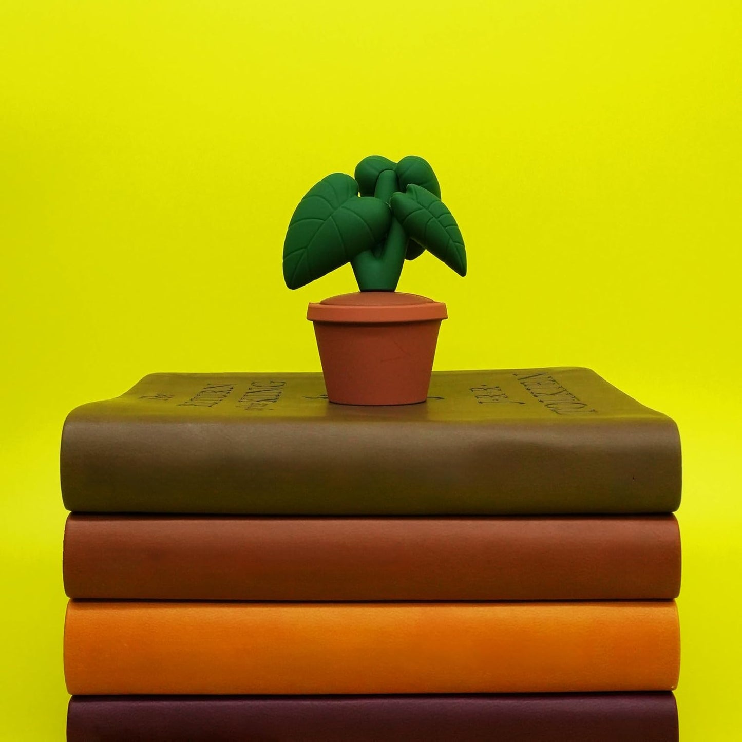 Mini Garden Figurines for Desk Decor – Cute Accessories for Fairy Gardens, Terrariums, Succulent Pots & Office Spaces – Tiny Plant Decor Statues - Black Velvet