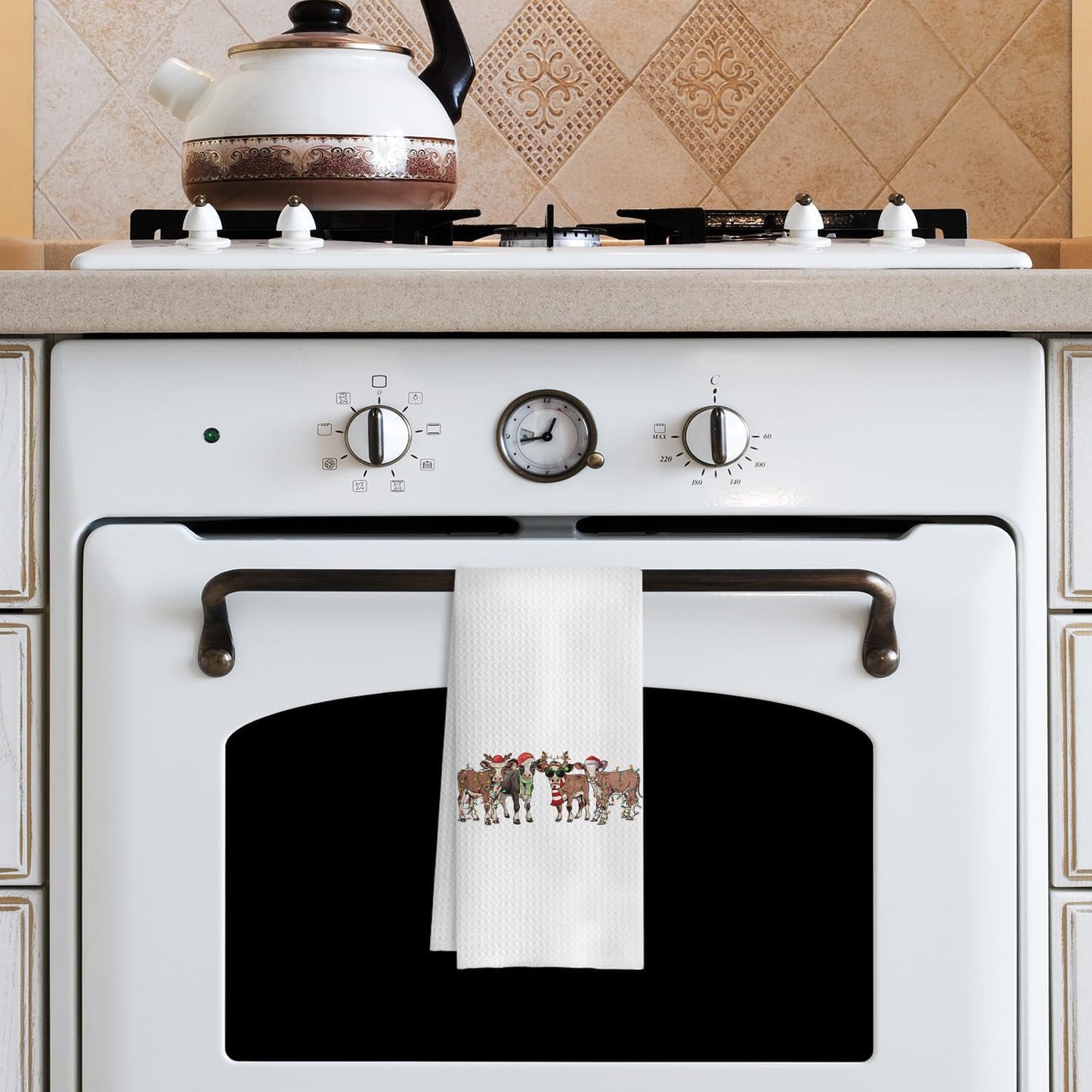 Cow Christmas Kitchen Towels, Funny Cow Decorative Hand Towels for Bathroom, Farmhouse Christmas Dish Towels Tea Towels for Kitchen, Christmas Bathroom Kitchen Decor, 16x24 Inches