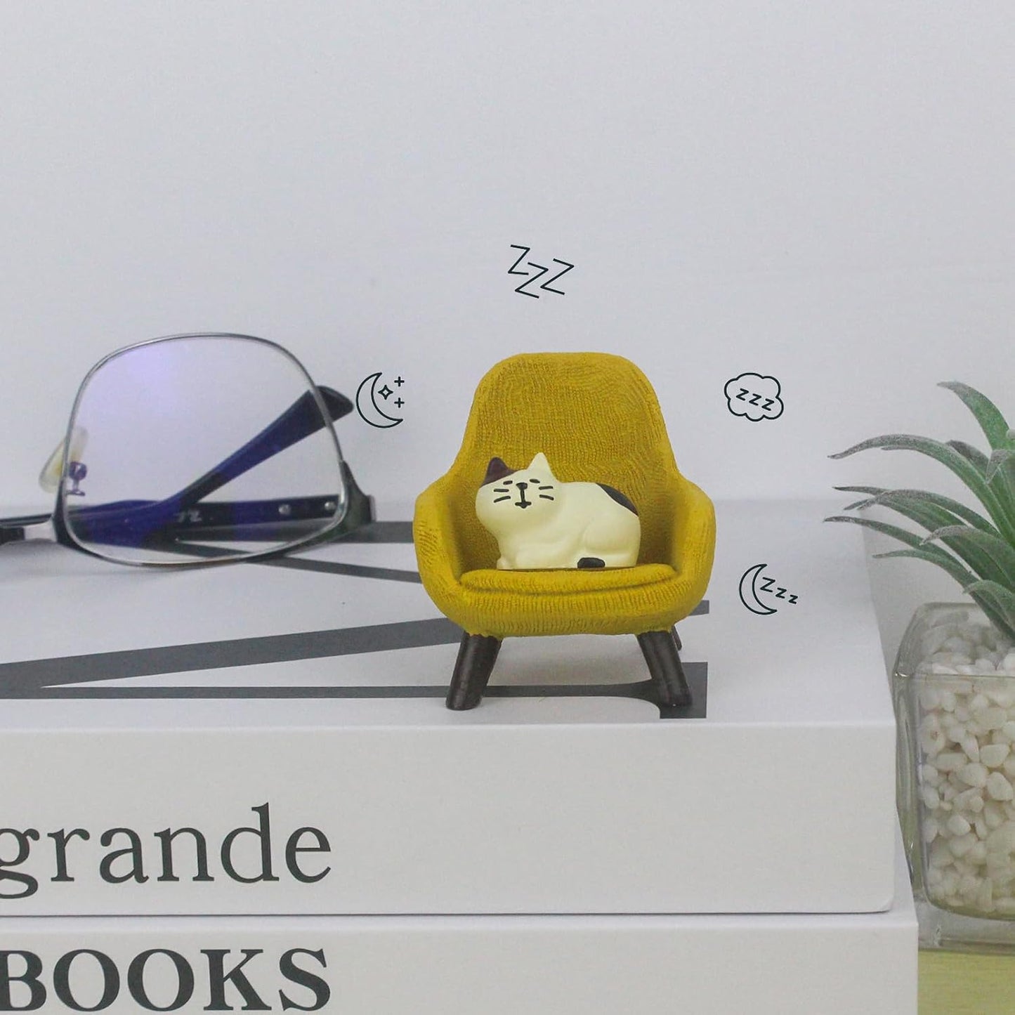 Miniature Cat Figurines with Small Sofa - Resin Mini Cat Figures, Kitten Miniature Desk Accessories - Perfect Cute Cat Gift for Cat Lovers(Yellow Sofa)