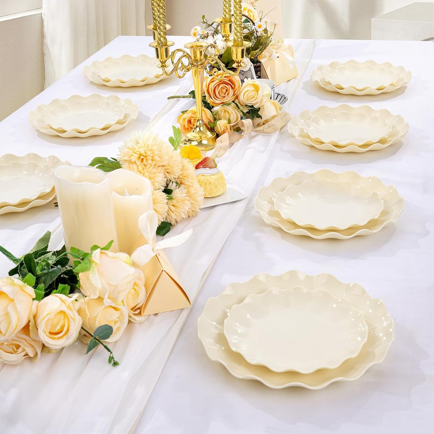 LIYH 20 Pcs Beige Plastic Plates Reusable 7.5 Inch - Unbreakable Plastic Dessert Plates - Scalloped Cake Plate for Weddings Camping Party Outdoor Picnics Dishwasher Safe BPA Free
