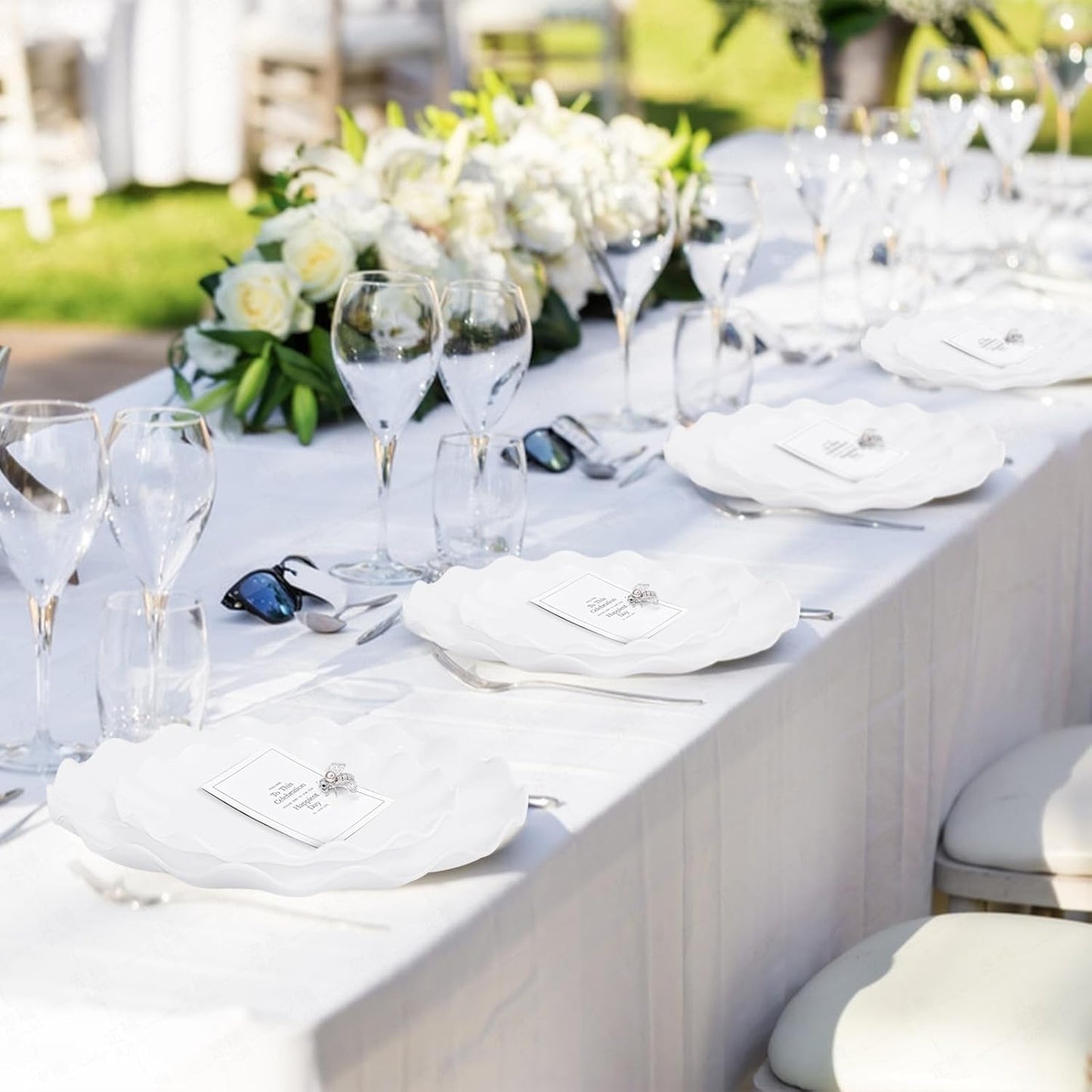 LIYH 50 Pcs White Scalloped Plastic Plates Reusable - Unbreakable Plastic Plates for Weddings Party Outdoor Picnics Dishwasher Safe BPA Free (25Guests)