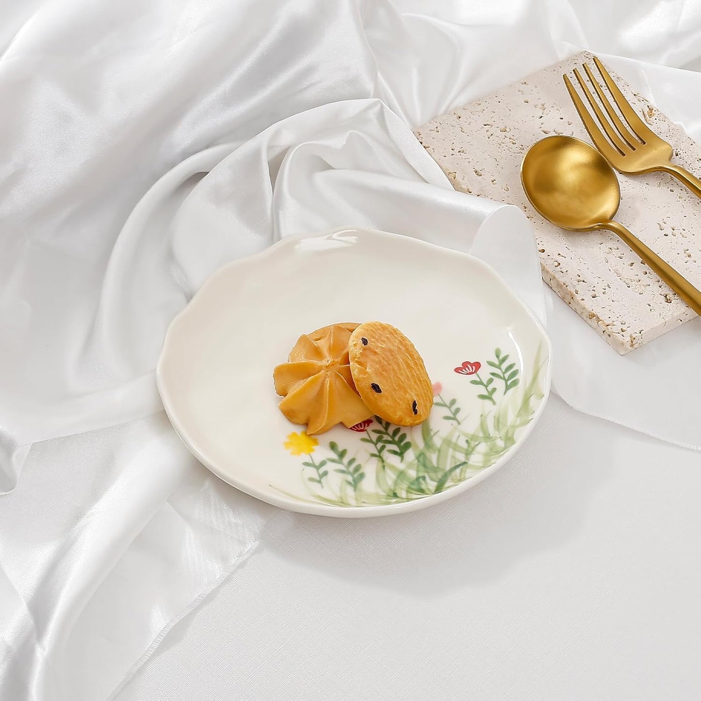 Koythin Ceramic Dessert Plates, Cute Fruits Dinner Plate, Printed Flowers Dinnerware for Office and Home, Kitchen Plates for Desserts (Hand Drawn Flower Fields)