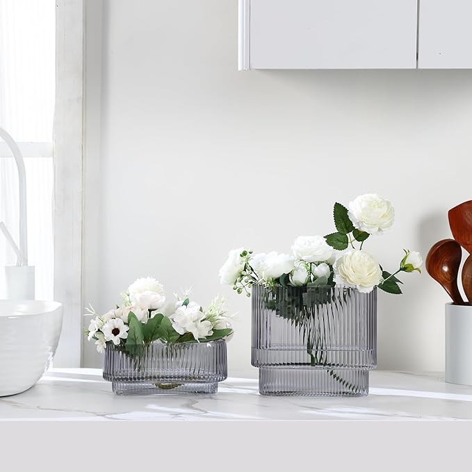 Short Glass Vases, Set of 2 Black Glass Vases for Tulips, Ribbed Vase for Flowers, Modern Small Vase for Living Room, Dining Room, Bathroom, Desk, Shelf, Wedding, Office