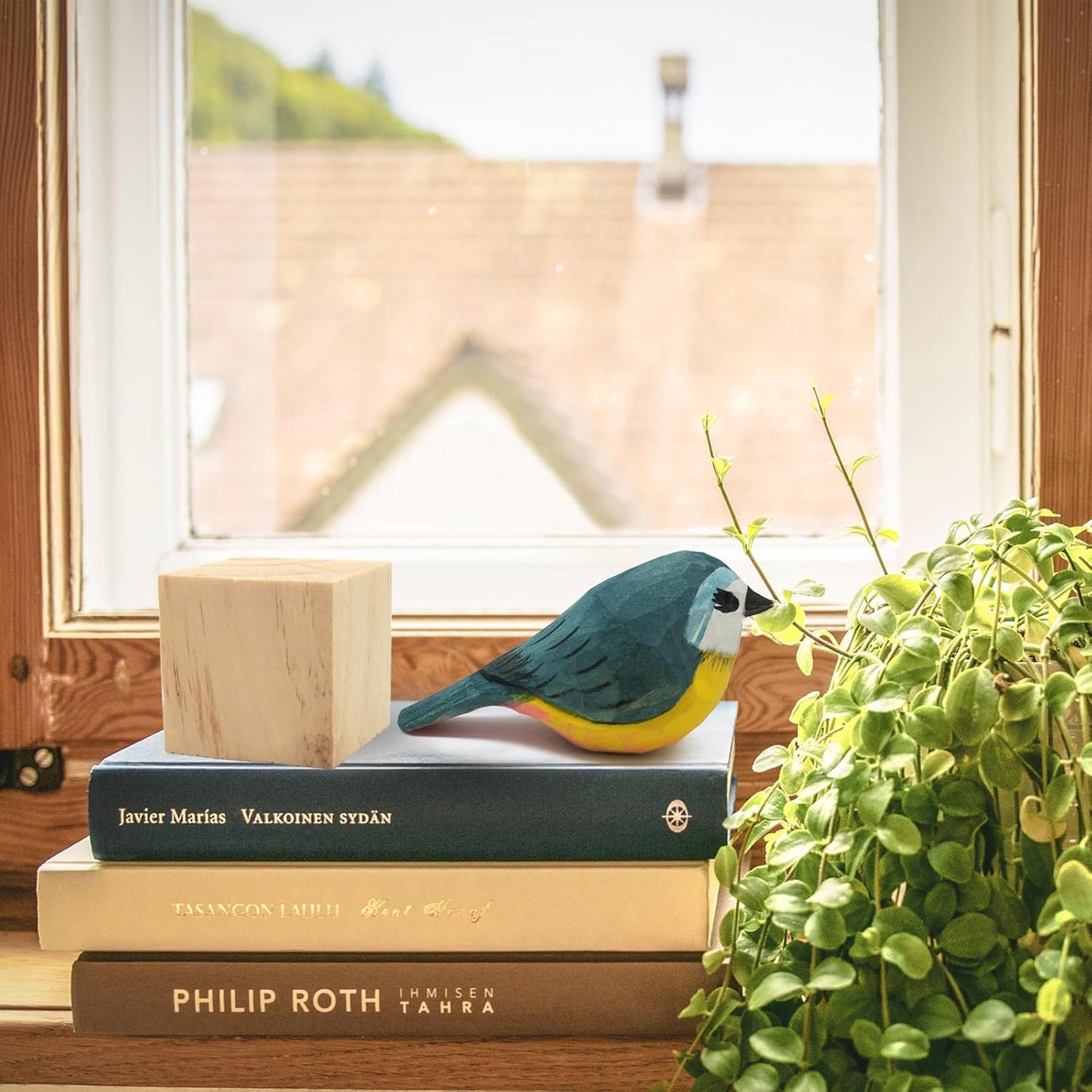 DIYOMR Hand Carved Wooden Bird Sculpture, Art Animal Decor - Cyanistes