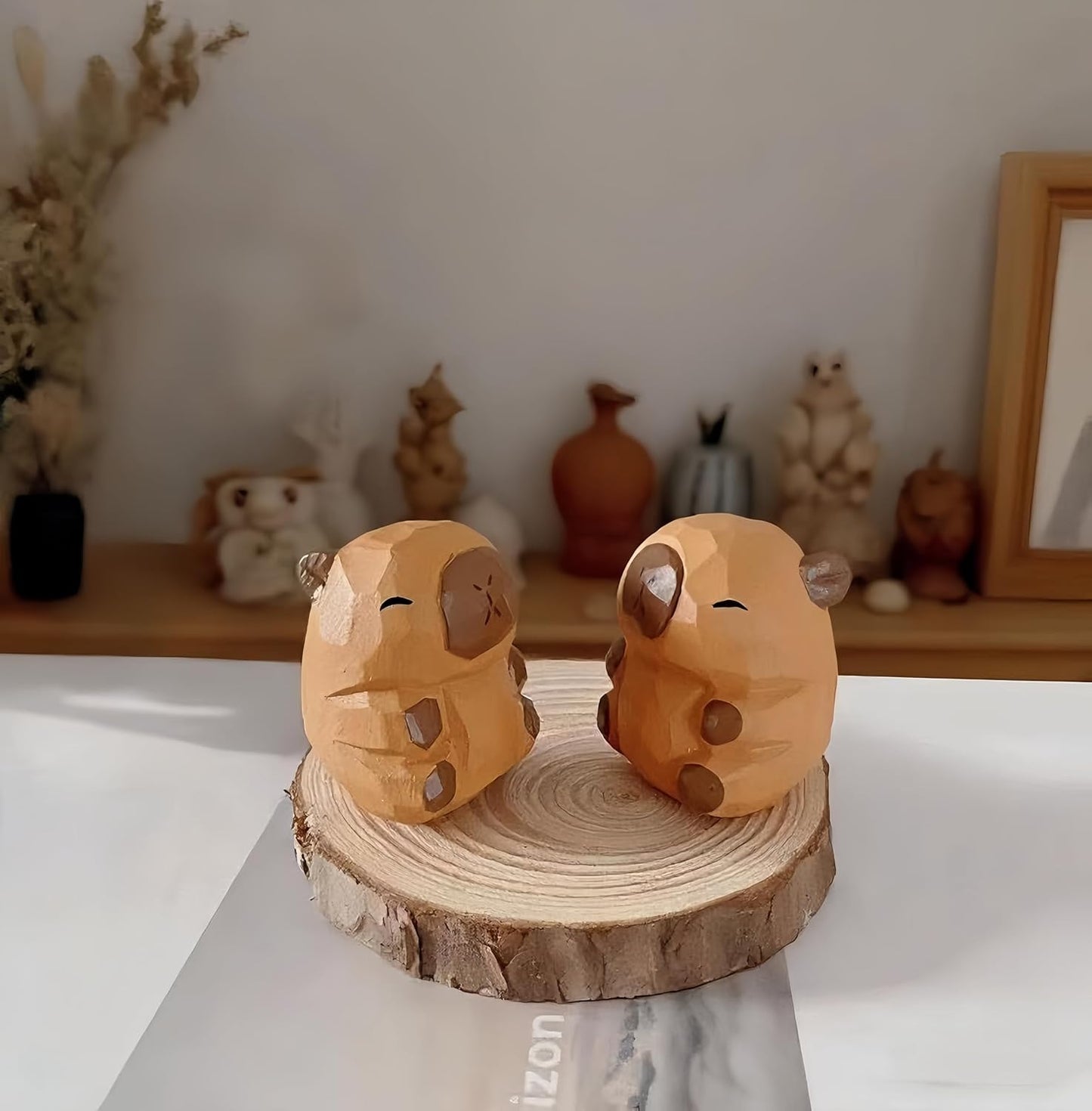Mini Carved Wooden Capybara Figurines, 3PCS Handmade Capybara Figurine with Base Sculpture Set, Cute Capybara Statue Home Decor Art Carving Work, Desktop Ornaments, Gifts for Boys and Girls