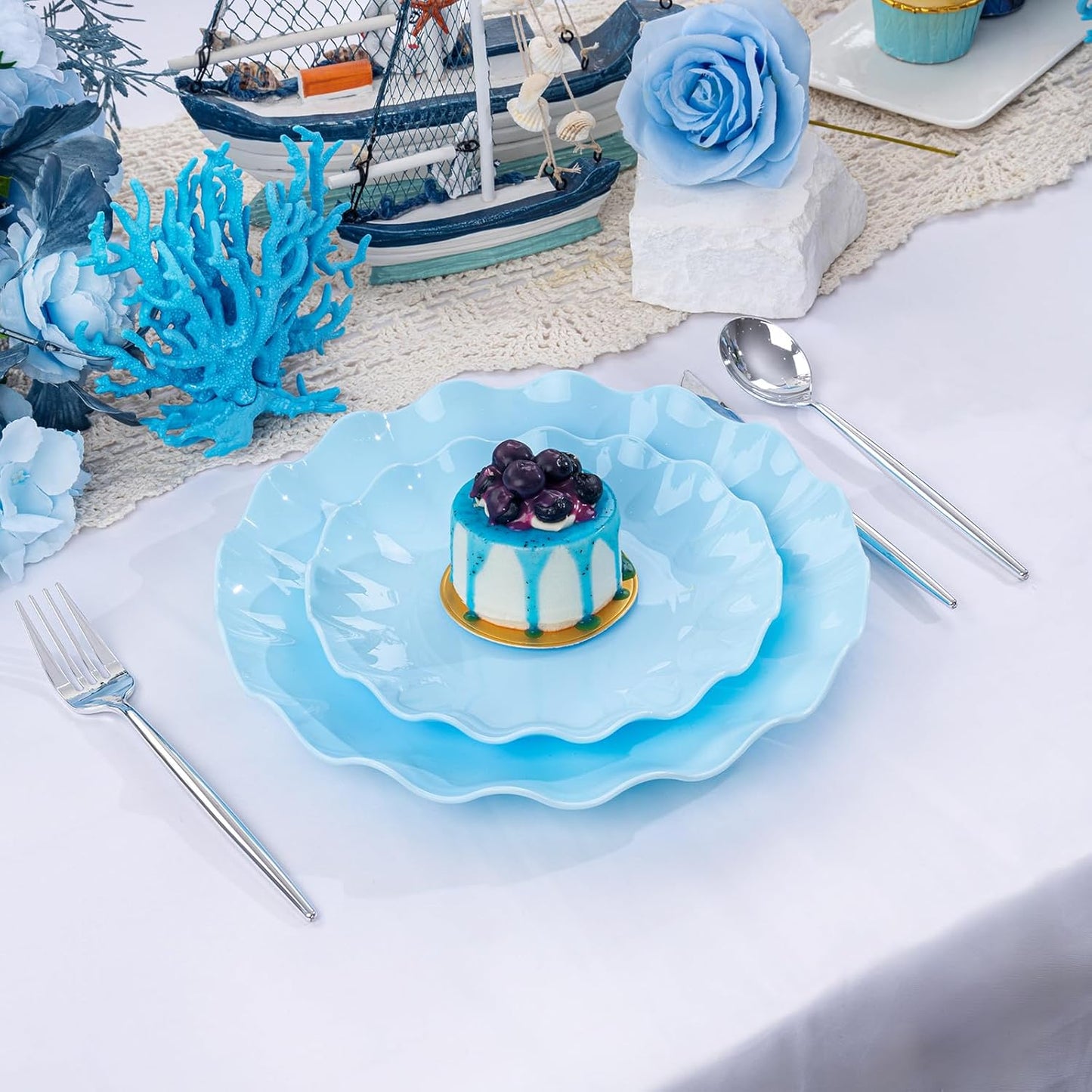 LIYH 20 Pcs Light Blue Plastic Plates Reusable 7.5 Inch - Unbreakable Scalloped Dessert Plates for Weddings Camping Party Outdoor Picnics Dishwasher Safe BPA Free (20Guests)