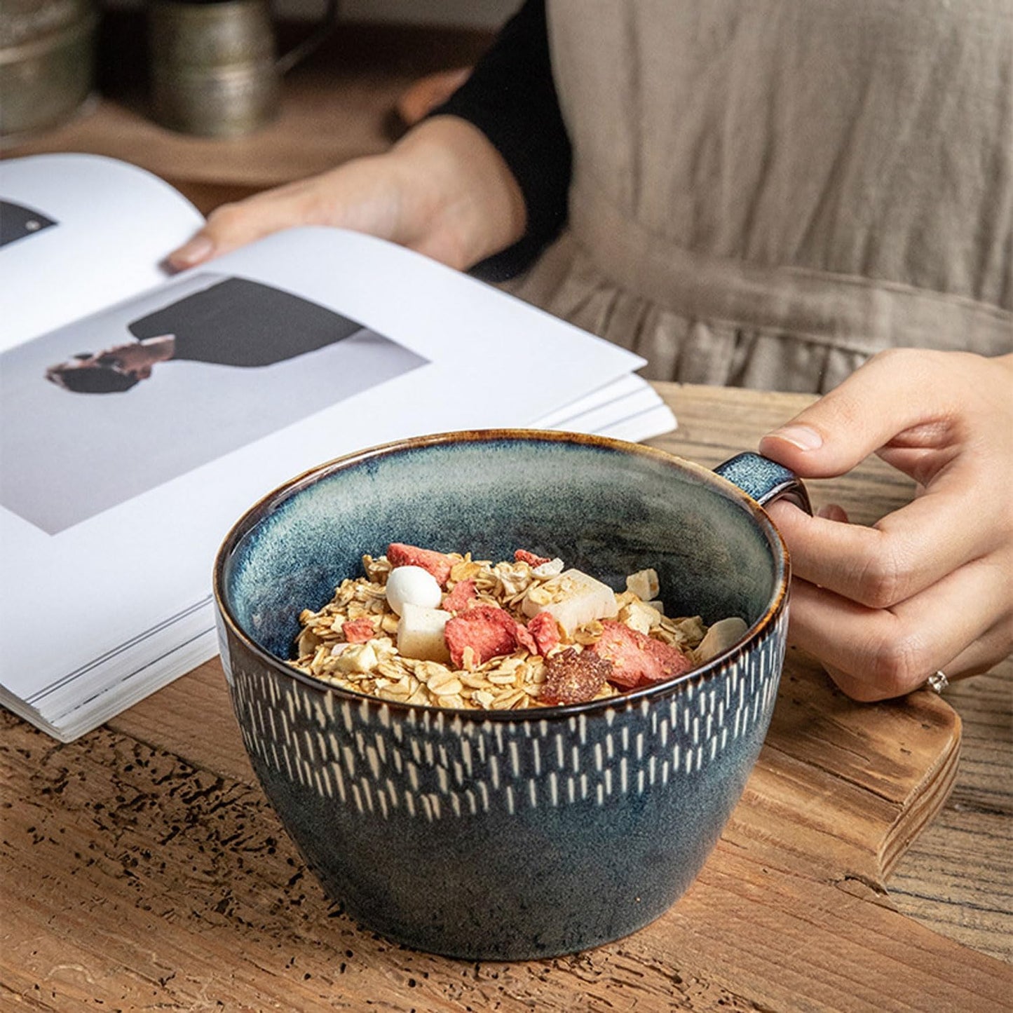 Large Soup Bowl with Handle, 700ml Coffee Mug, Cereal Breakfast Cup, Suitable for Milk Desserts, Oatmeal, Microwave Safe