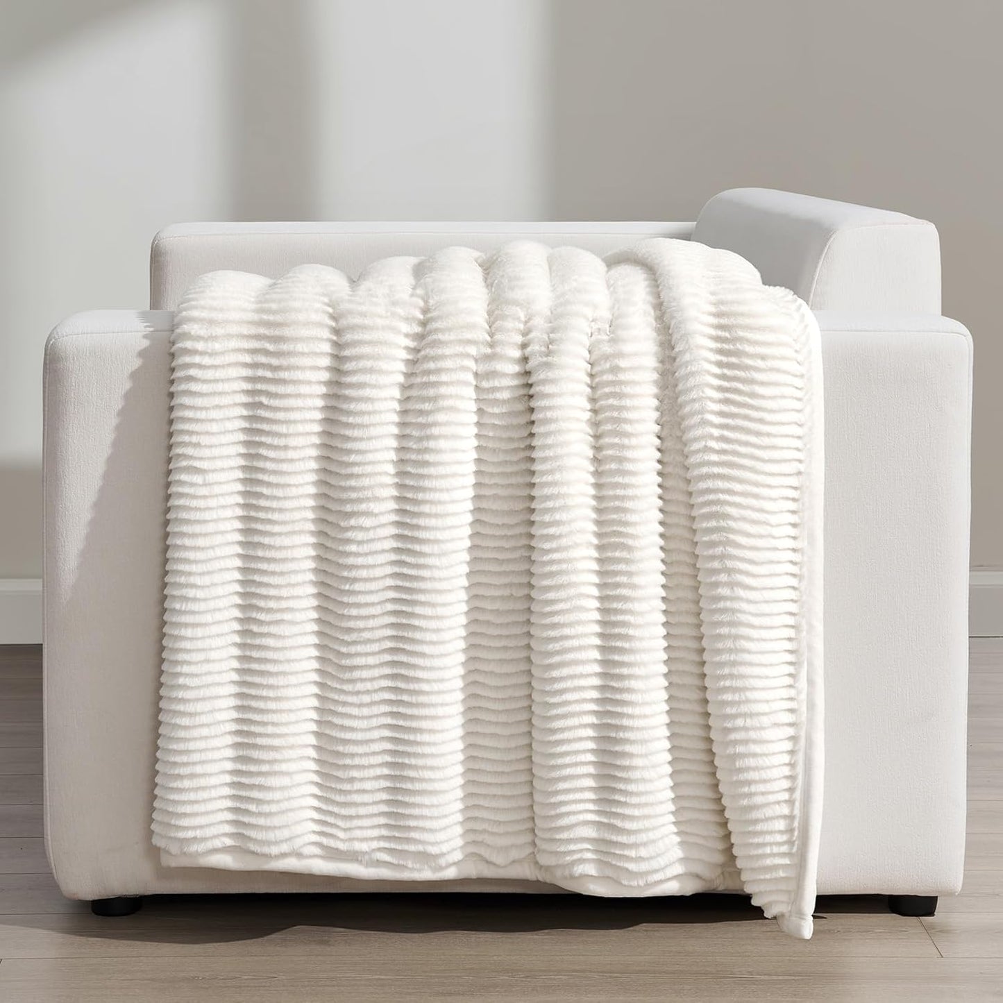 EVERGRACEHOME Ultra Soft Faux Fur Throw Blanket for Couch, Luxury Sculpted Texture Faux Rabbit Fur Blanket for Bed, Fluffy Thick Plush Warm Fuzzy Throw, 920GSM (Bright White, 60''x80'')