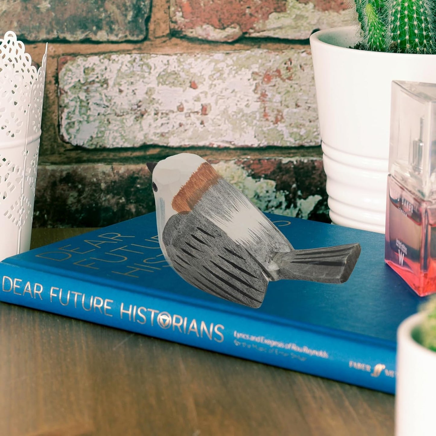 DIYOMR Hand Carved Wooden Bird Sculpture, Art Animal Statue with Wood Block, Vivid Long-tailed Tit for Gift & Home Decor