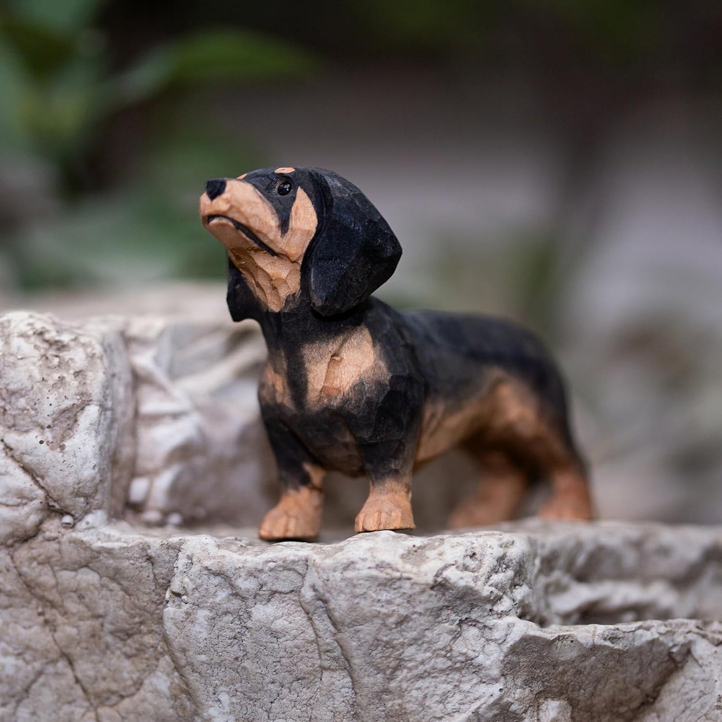 Mini Wooden Dachshund Figurine, 1.6" Hand-Carved Dog Statue, Cute Wiener Dog Collectible Gift with White Box, Rustic Animal Decor for Shelf, Desk or Nursery (Black)