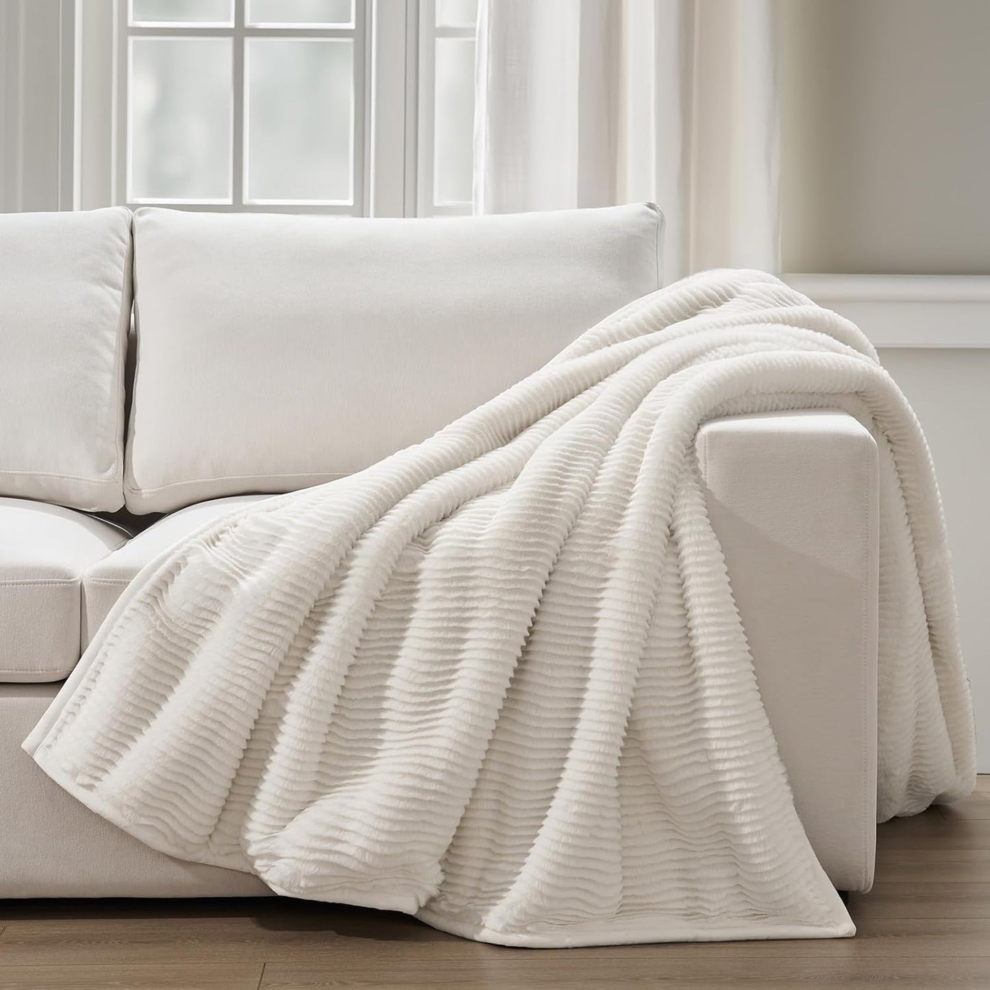 EVERGRACEHOME Ultra Soft Faux Fur Throw Blanket for Couch, Luxury Sculpted Texture Faux Rabbit Fur Blanket for Bed, Fluffy Thick Plush Warm Fuzzy Throw, 920GSM (Bright White, 60''x80'')