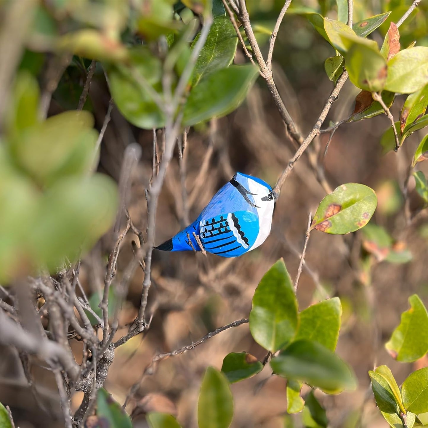 Hand Carved Bird Figurines, Hand-Painted Sculpted Wooden Birds, Wood Bird Sculptures for Home Decoration, Hand Crafted Life Like Bird Statues, Ideal Gifts for Bird Lovers (Blue Jay)