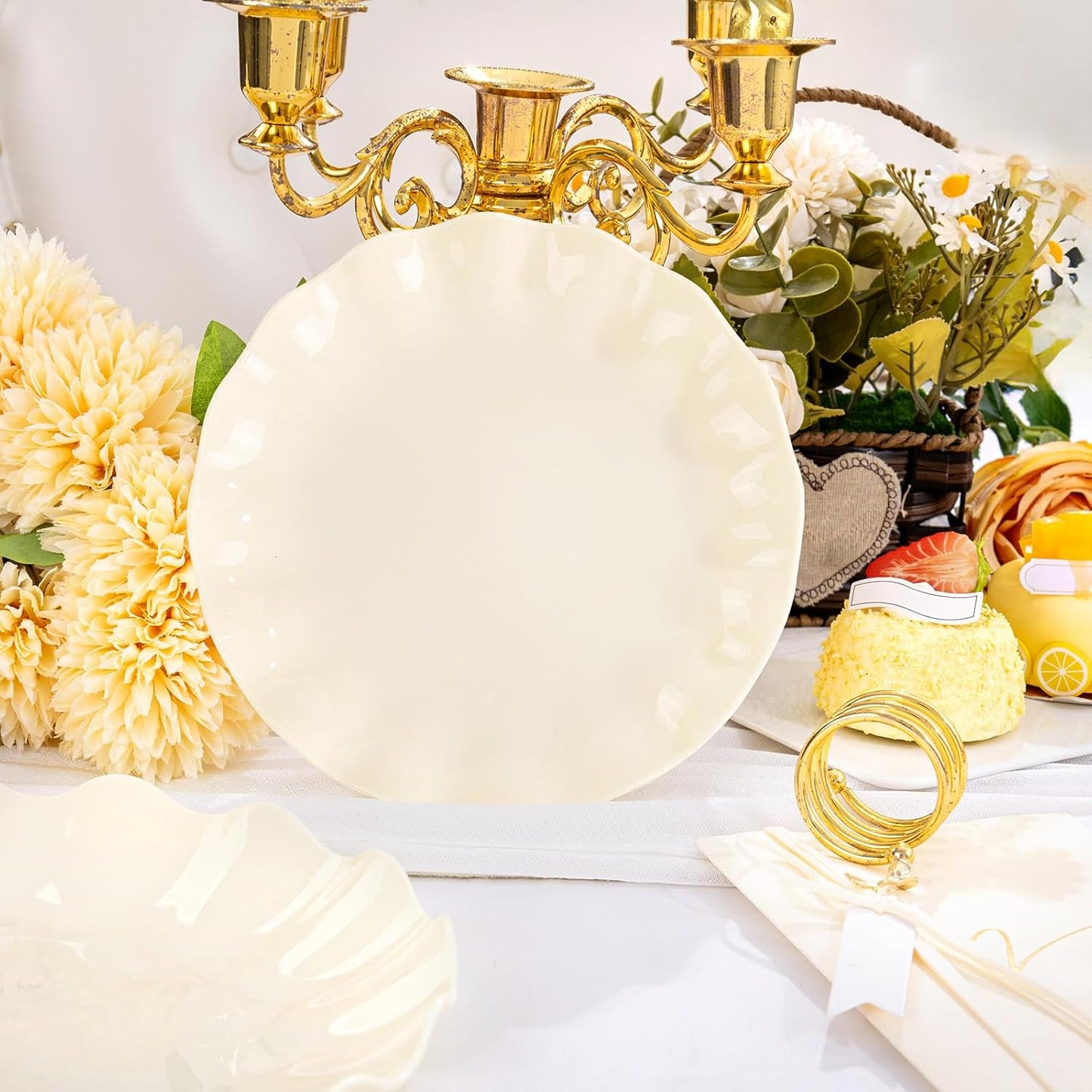 LIYH 20 Pcs Beige Plastic Plates Reusable 7.5 Inch - Unbreakable Plastic Dessert Plates - Scalloped Cake Plate for Weddings Camping Party Outdoor Picnics Dishwasher Safe BPA Free