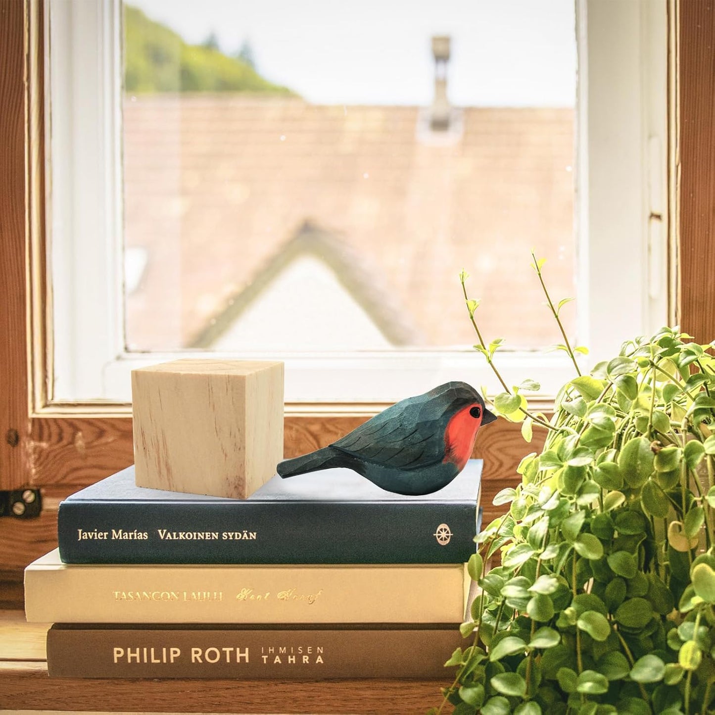 DIYOMR Bird Figurine, Hand Carved Birds Wood Décor, Art Animal Wooden Sculpted Bird with Wood Block, Vivid Bird Statue for Gift Home Table Ornament Decor (Robin Bird)