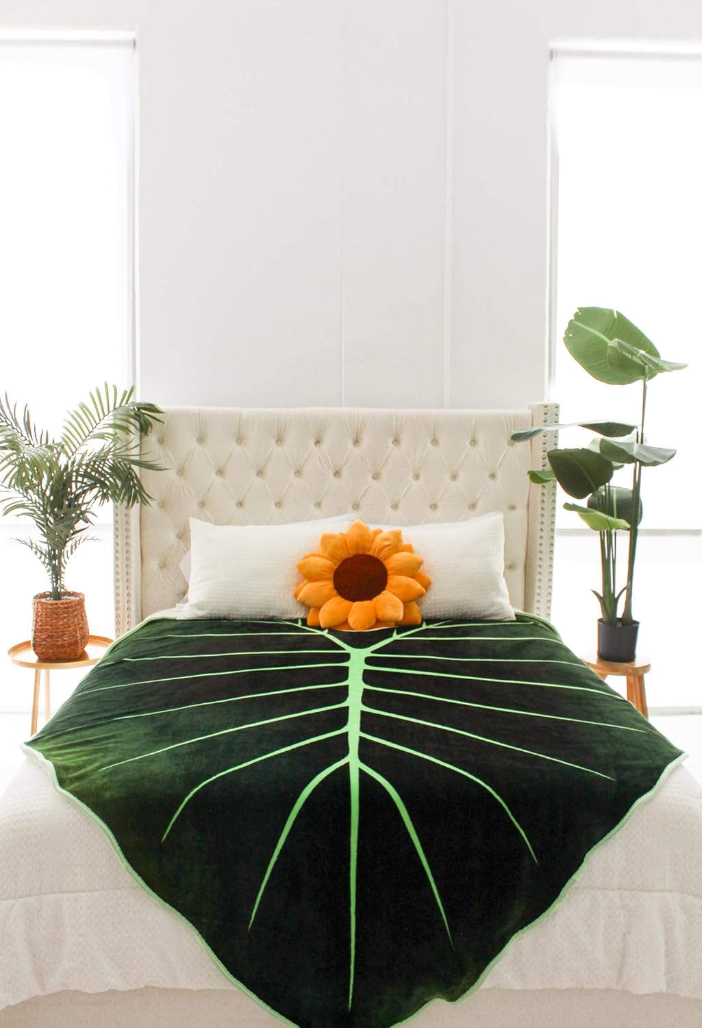 Green Philosophy Co. Flower Pillow, 3D Sunflower Shaped Decorative Throw Pillow - Soft Plush Cushion for Bed and Couch, Cute Boho & Cottagecore Home Decor Accent, Golden Yellow