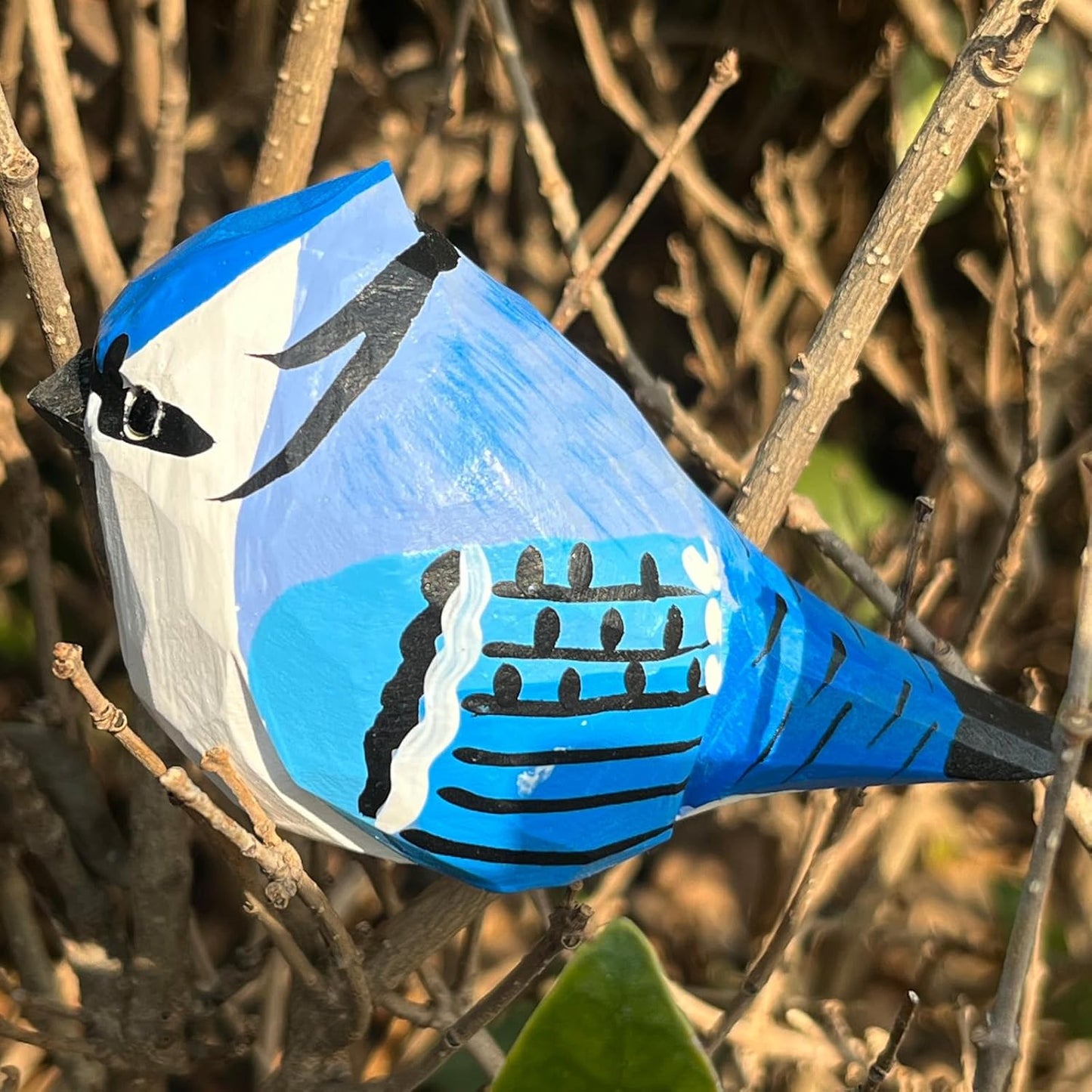 Hand Carved Bird Figurines, Hand-Painted Sculpted Wooden Birds, Wood Bird Sculptures for Home Decoration, Hand Crafted Life Like Bird Statues, Ideal Gifts for Bird Lovers (Blue Jay)