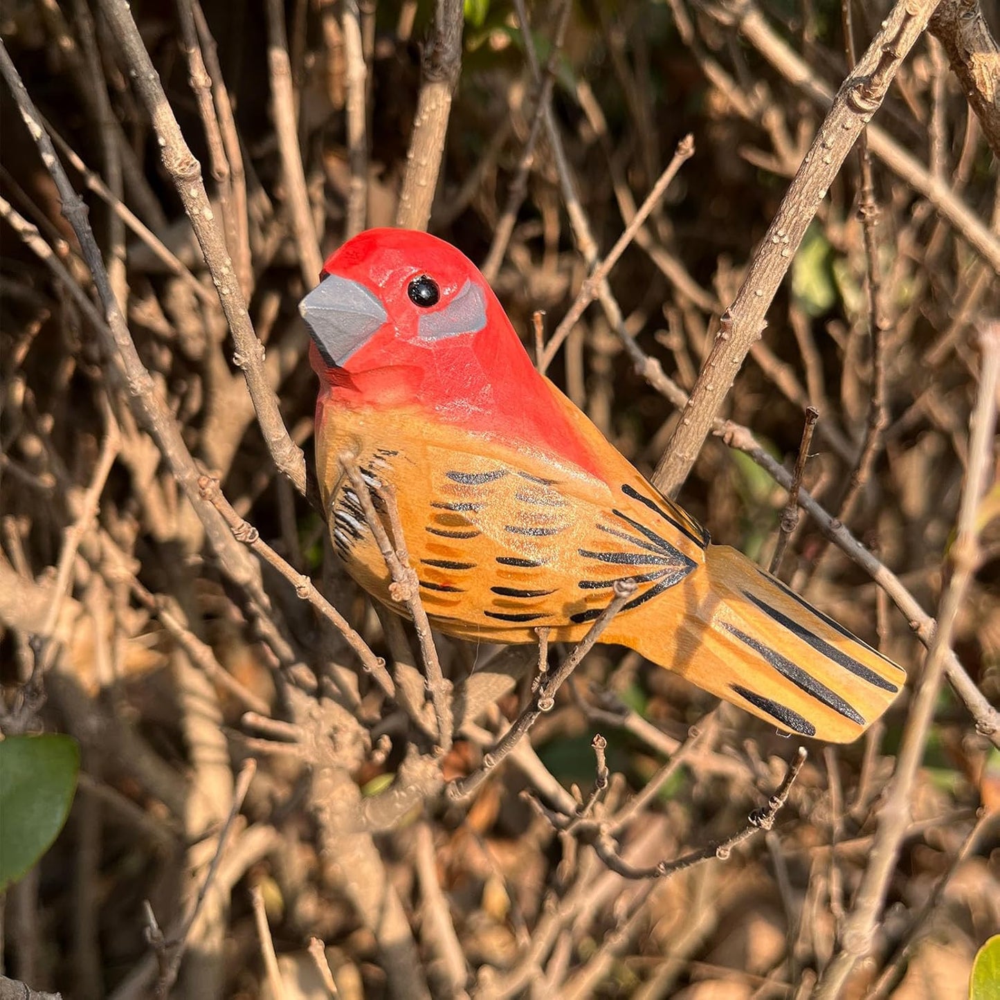 Hand Carved Bird Figurines, Hand-Painted Sculpted Wooden Birds, Wood Bird Sculptures for Home Decoration, Hand Crafted Life Like Bird Statues, Ideal Gifts for Bird Lovers (House Finch)