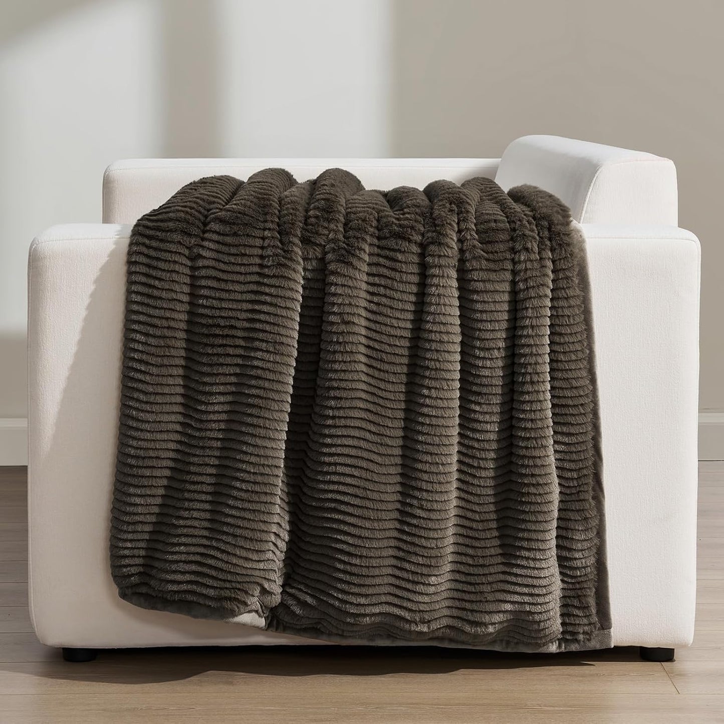 EVERGRACEHOME Ultra Soft Faux Fur Throw Blanket for Couch, Luxury Sculpted Texture Faux Rabbit Fur Blanket for Bed, Fluffy Thick Plush Warm Fuzzy Throw, 920GSM (Dark Taupe, 60''x80'')