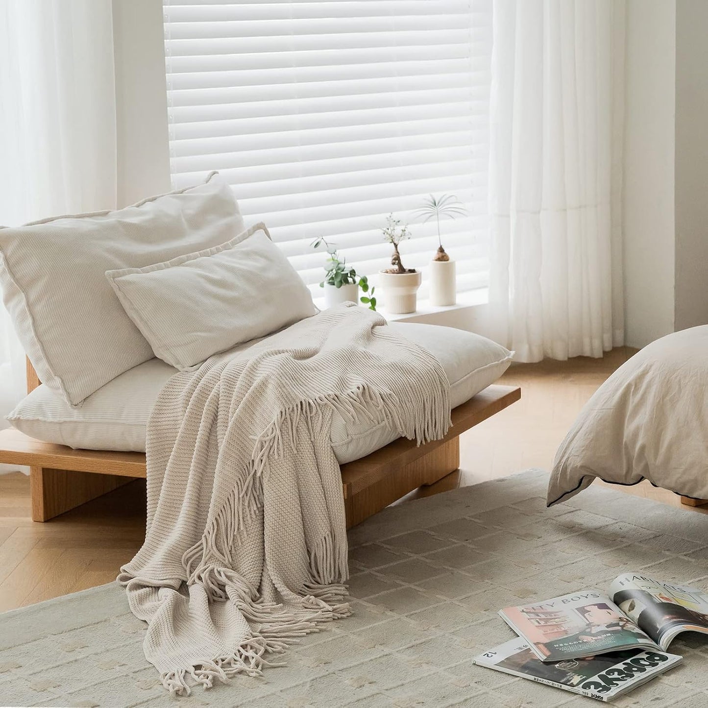 lifein Throw Blanket for Couch, Soft Boho Decor Bed Throw,Cozy White Chenille Knitted Small Farmhouse Lightweight Throw(White/Cream,50 * 60")