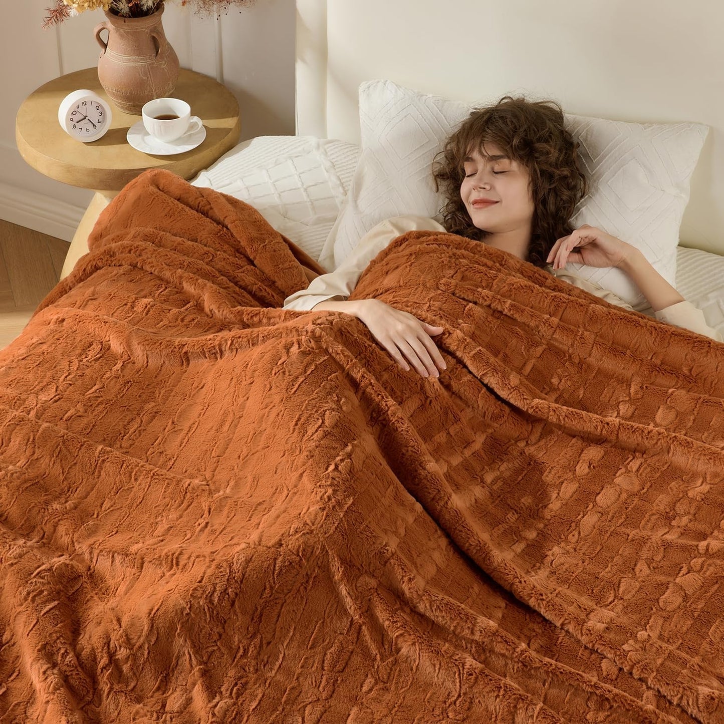 Krifey Burnt Orange Faux Fur Blanket for King Size Bed, 3D Marble Texture Soft Cozy Fuzzy Plush Thick Fall Blanket, Birthday for Women Mom Girlfriend, Camel, 108x90in