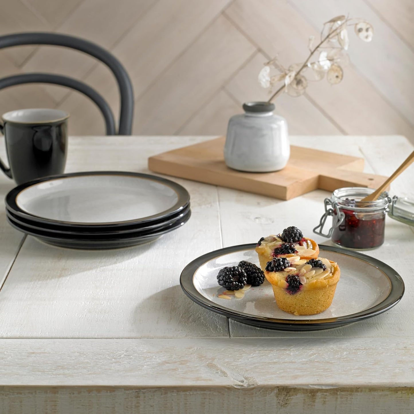 Denby - Elements Black Medium Plates Set of 4 - Contemporary Design with Black Detail - Ceramic Stoneware Tableware - Dishwasher & Microwave Safe - 8.6in Scratch Resistant Everyday Lunch, Salad Plates