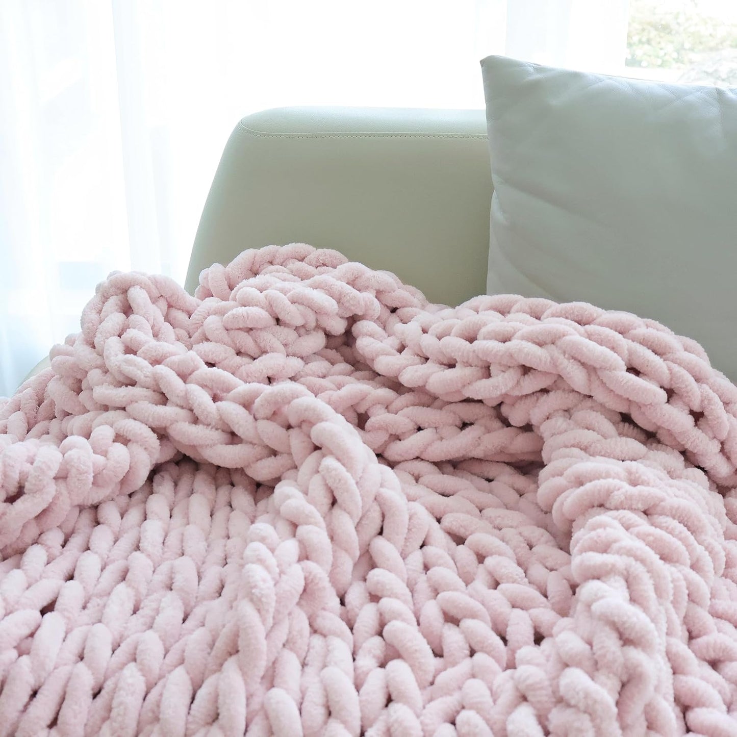 Maetoow Chenille Chunky Knit Blanket Throw （82×86 Inch）, Handmade Warm & Cozy Blanket Couch, Bed, Home Decor, Soft Breathable Fleece Banket, Christmas Thick and Giant Yarn Throws, Light Pink
