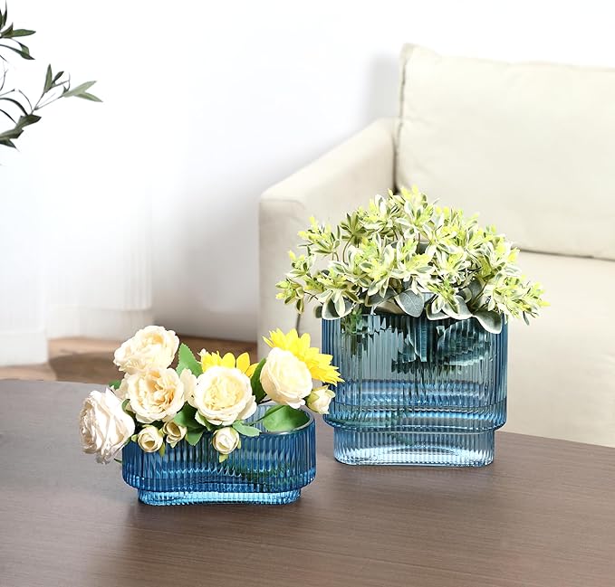 Short Glass Vases, Set of 2 Blue Glass Vases for Tulips, Ribbed Vase for Flowers, Modern Small Vase for Living Room, Dining Room, Bathroom, Desk, Shelf, Wedding, Office