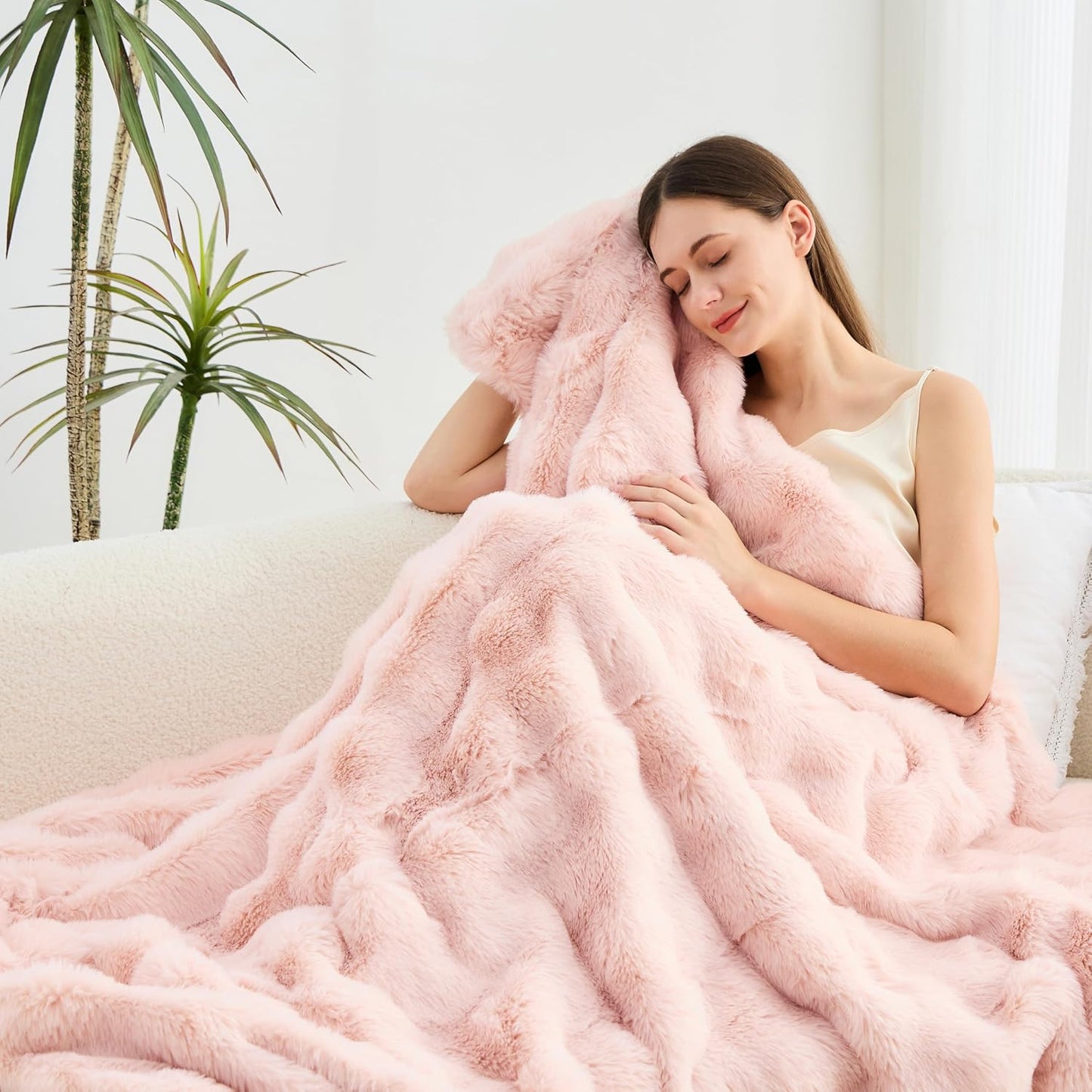 Luxury Faux Rabbit Fur Throw Blanket, Soft Bubble Fluffy Blanket Cozy Fuzzy Throw Blankets for Bed Sofa Couch, Decorative Thick Warm Plush Fuzzy Elegant Soft Mink Blanket (60" x 80", Pink)