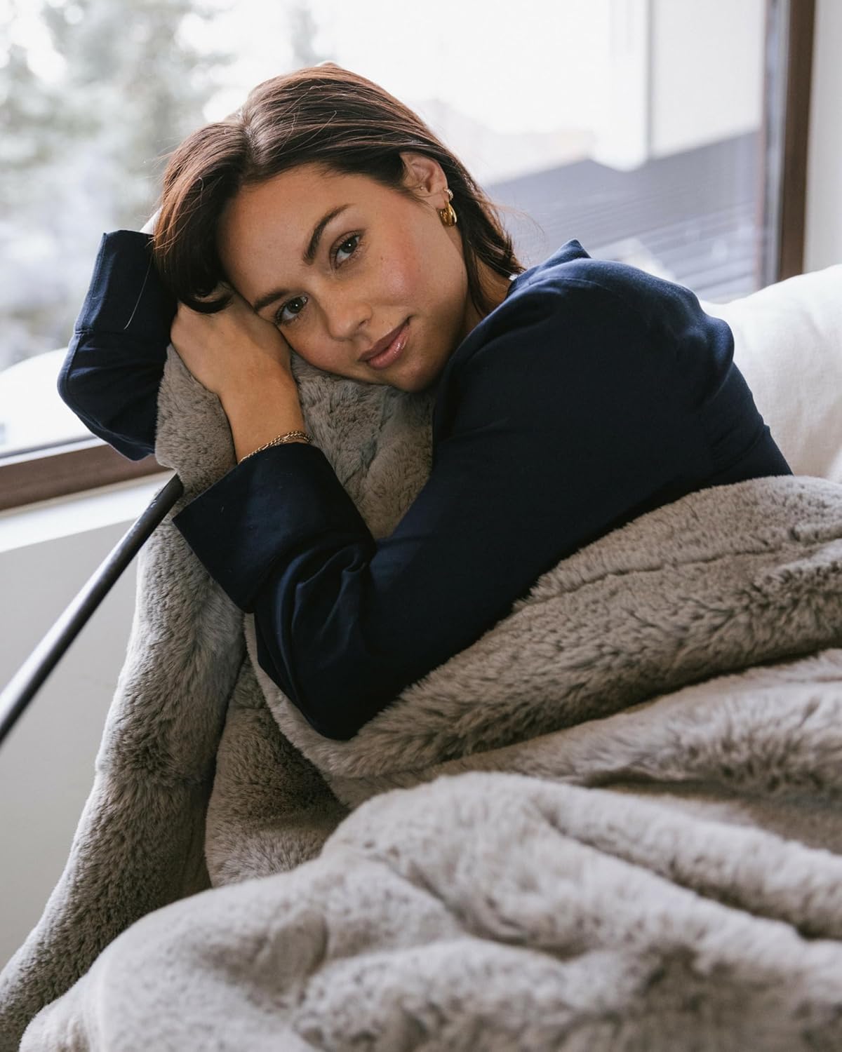 Cozy Earth Cuddle Blanket - Faux Fur Ultra-Soft Luxury Throw Blanket - Thick & Cozy Oversized Design for Lounging or Sharing - Machine Washable - Throw 60" x 50" Dove Grey