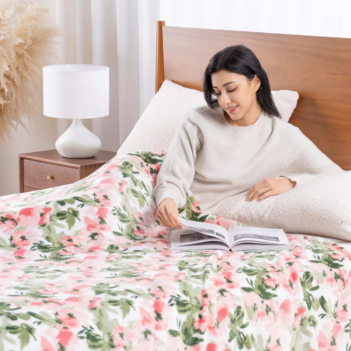 Luxury Printed Fleece Warm Blanket, Soft Lightweight Velvety Plush Throw for Couch and Bed, Cozy Comfy for All Seasons(Ivory Pink Flowers, 70×90 Inches)