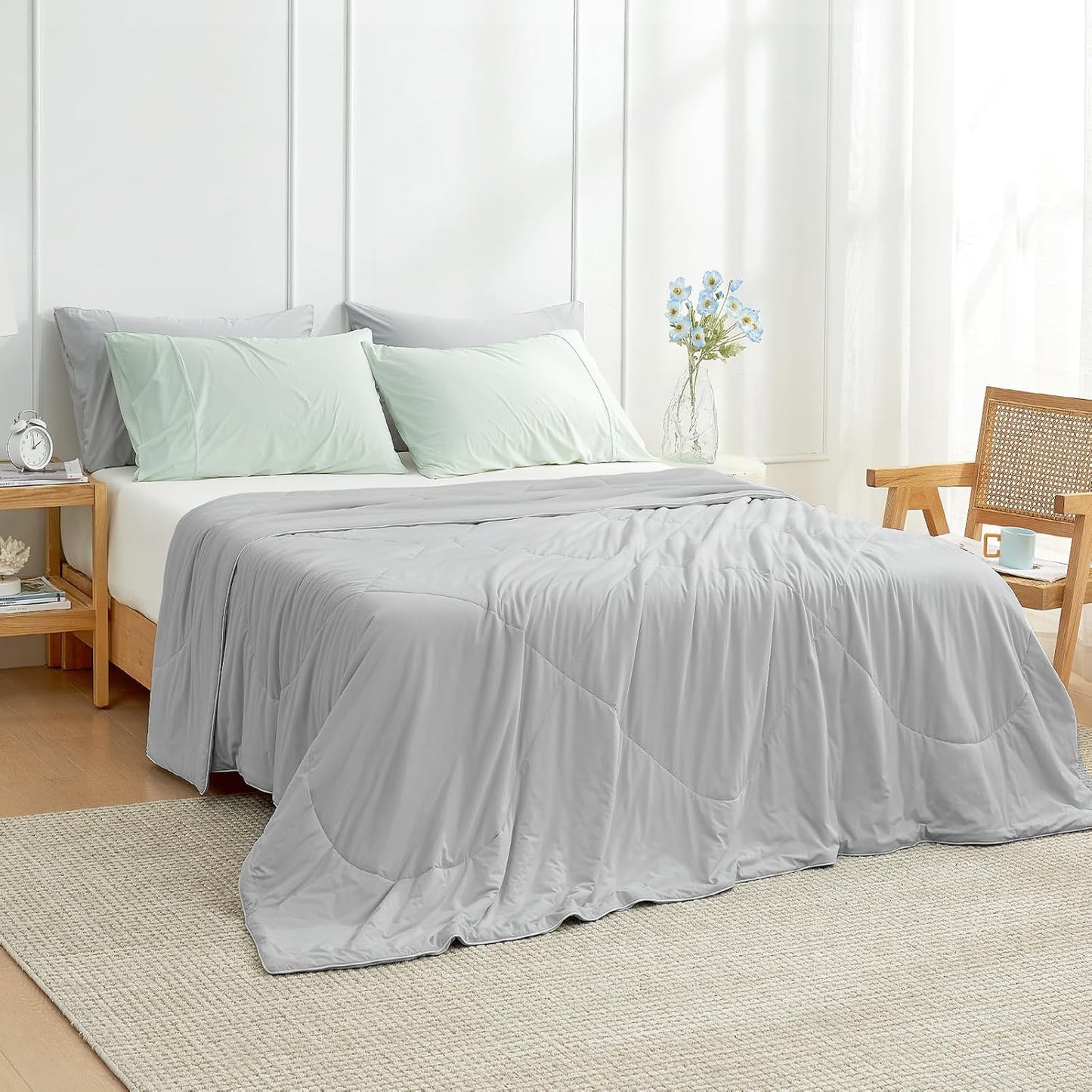 Cozy Bliss Cooling Comforter Queen Size, Cooling Blankets for Hot Sleepers and Night Sweats, Gray Summer Comforter for Queen Size Bed, Breathable Soft Lightweight Silk Smooth