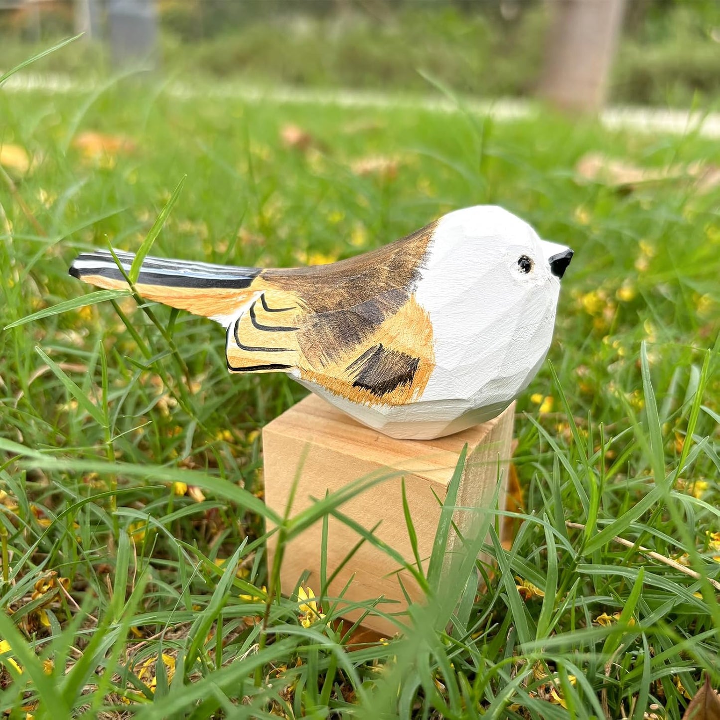 Hand Carved Bird Figurines, Hand-Painted Sculpted Wooden Birds, Wood Bird Sculptures for Home Decoration, Hand Crafted Life Like Bird Statues, Ideal Gifts for Bird Lovers (Long-Tailed Tit)