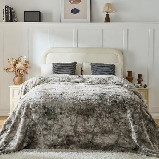Krifey Grey Faux Fur Blanket King Size for Bed, 3D Marble Texture Soft Cozy Fuzzy Plush Thick Warm Blanket, Luxury Christmas Birthday Gifts for Women Mom Men, Room Decor, Marbled Grey, 108x90in