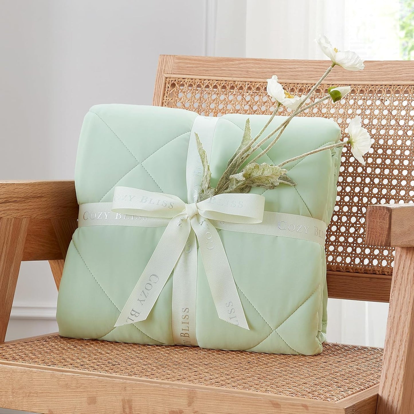 Cozy Bliss Cooling Blanket for Hot Sleepers, Q-Max 0.4 Cooling Comfort Queen Size, Cold Blankets for Night Sweats Sleeping, Ultra-Cool Lightweight Breathable Summer Blanket for Bed