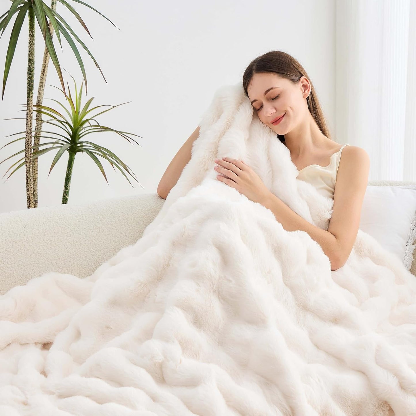 Luxury Faux Rabbit Fur Throw Blanket, Soft Bubble Fluffy Blanket Cozy Fuzzy Throw Blankets for Bed Sofa Couch, Decorative Thick Warm Plush Fuzzy Elegant Soft Mink Blanket (50" x 60",Cream White)